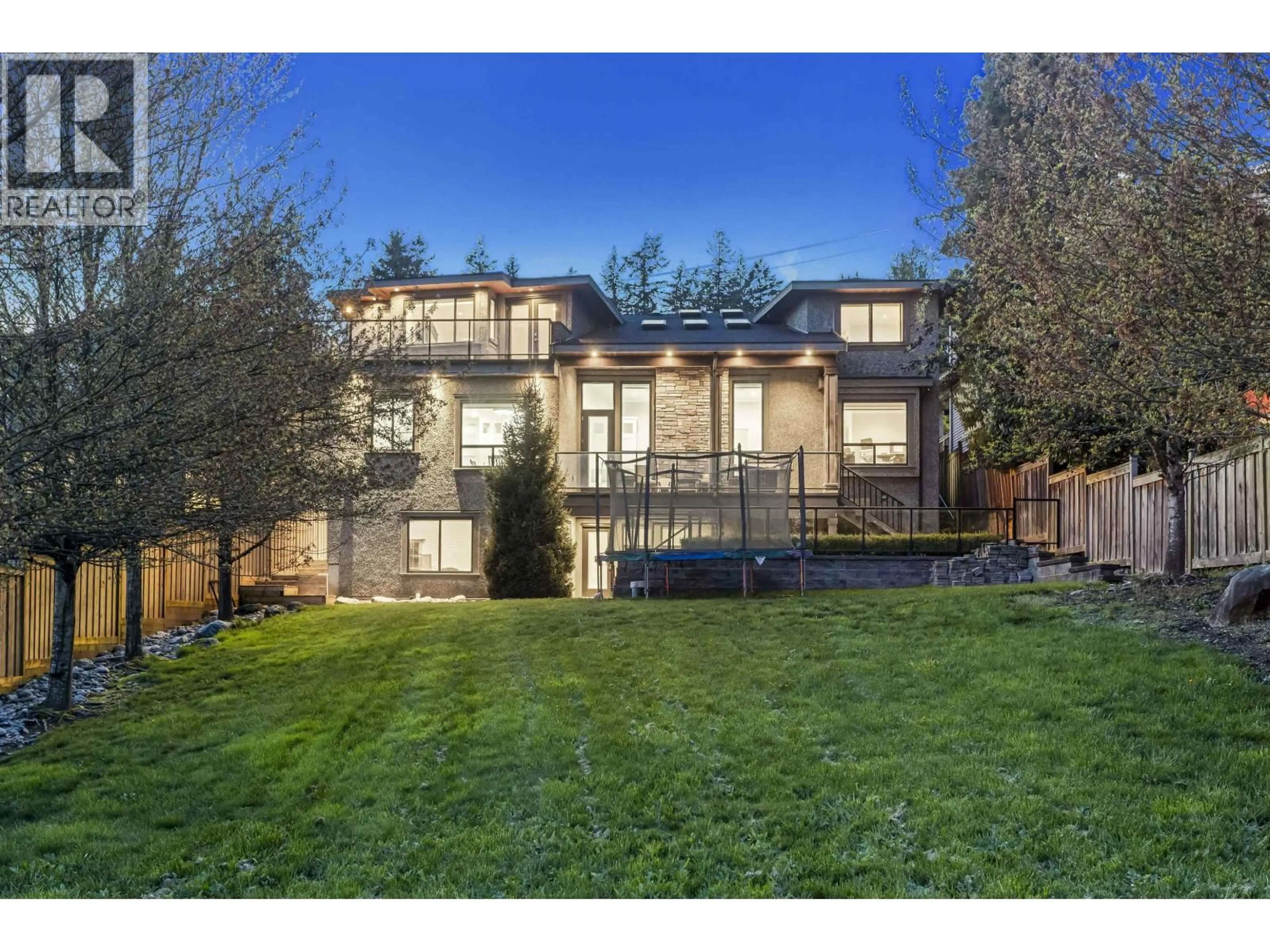 A pic from outside/outdoor area/front of a property/back of a property/a pic from drone, unknown for 8656 GILLEY AVENUE, Burnaby British Columbia V5J4Y5