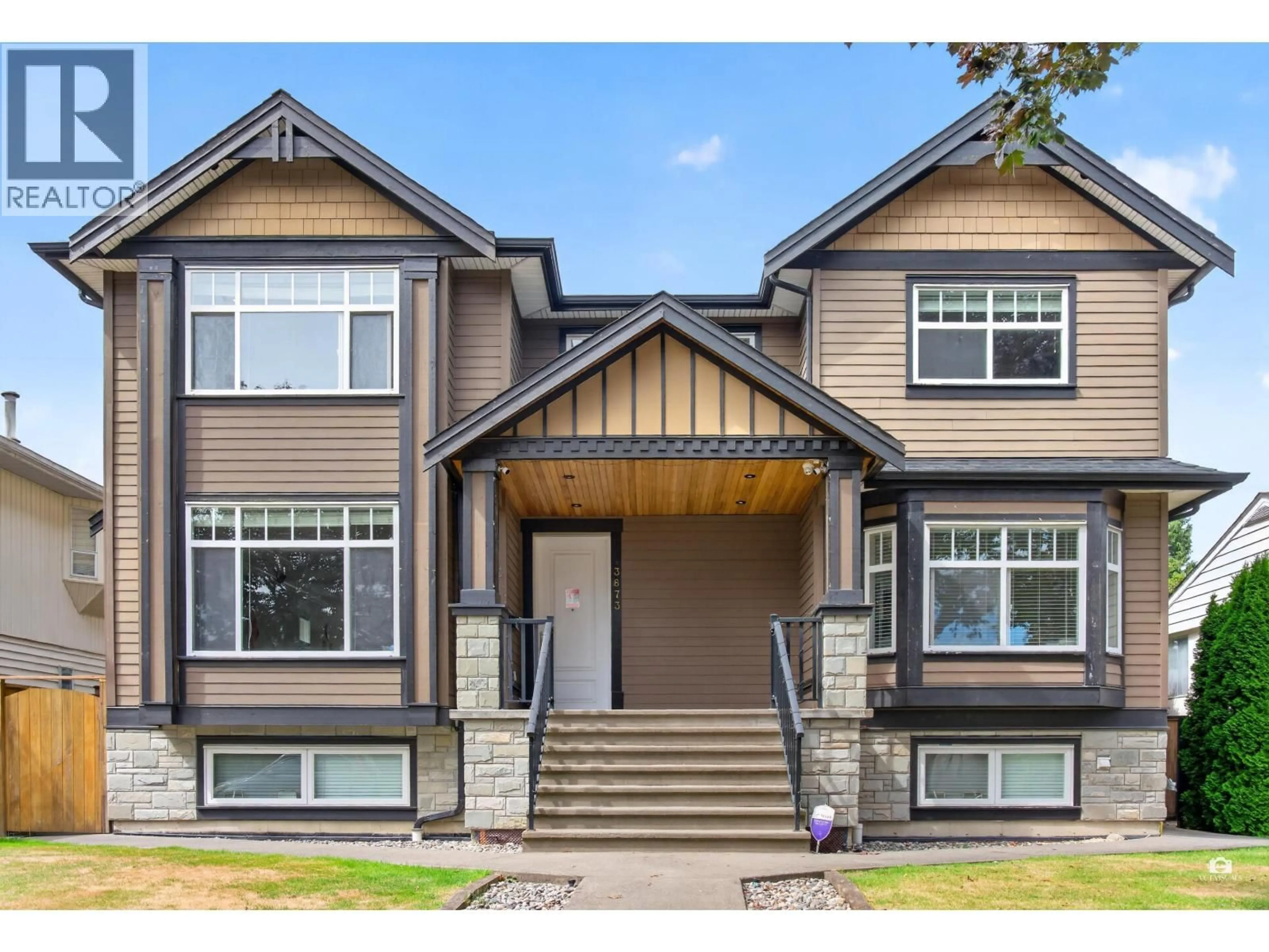 Home with vinyl exterior material, street for 3873 PINE STREET, Burnaby British Columbia V5G1Z3