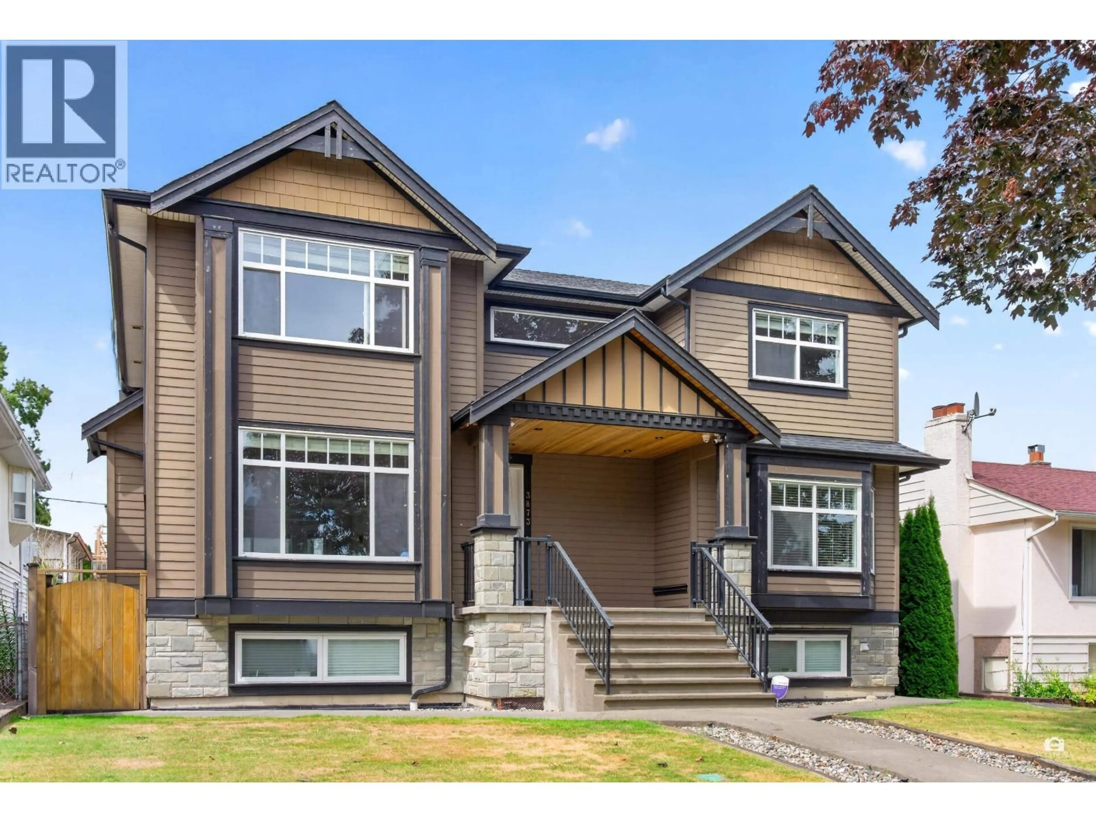 Home with vinyl exterior material, street for 3873 PINE STREET, Burnaby British Columbia V5G1Z3