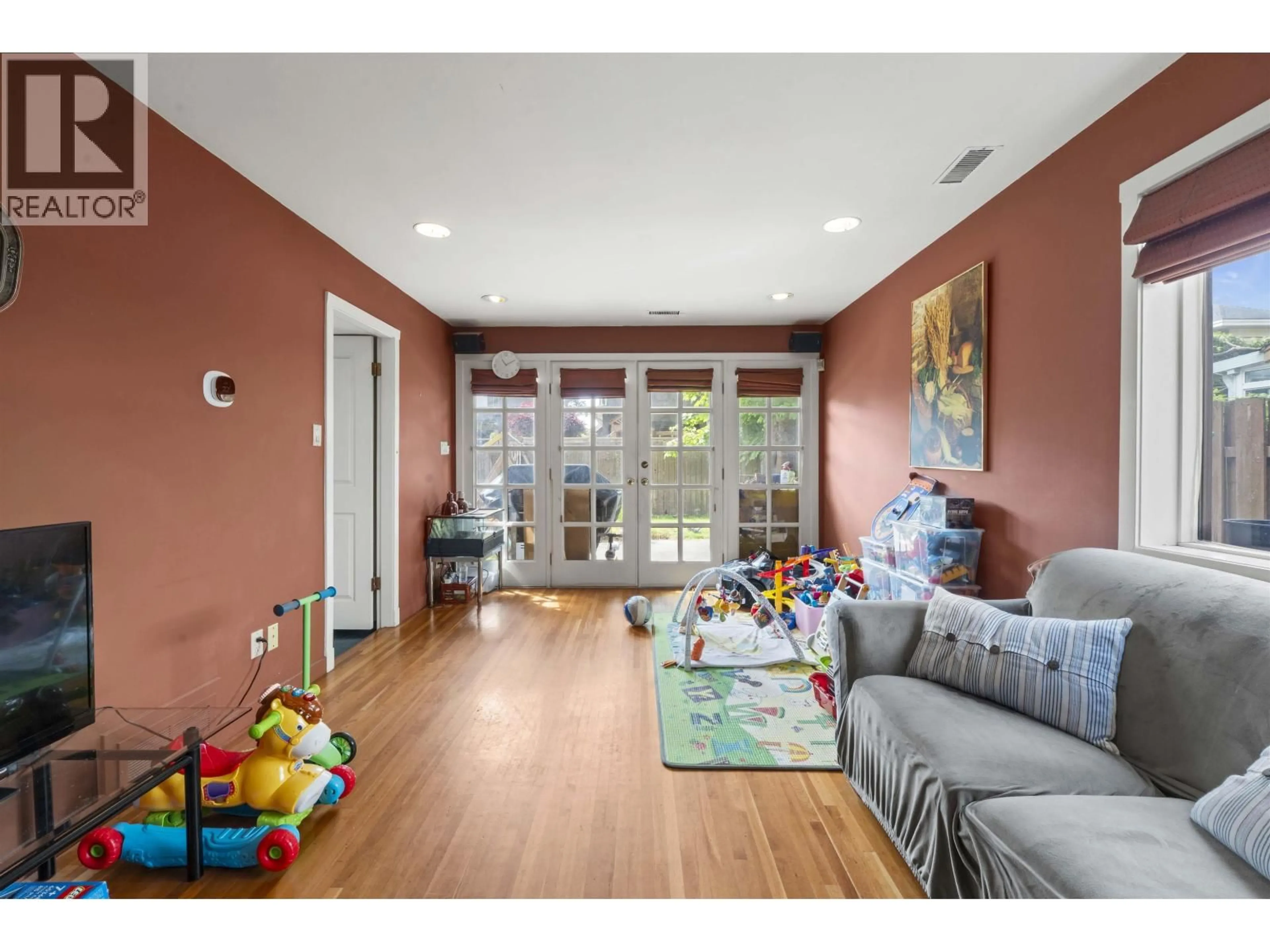Living room with furniture, unknown for 9560 GLENDOWER DRIVE, Richmond British Columbia V7A2Y5