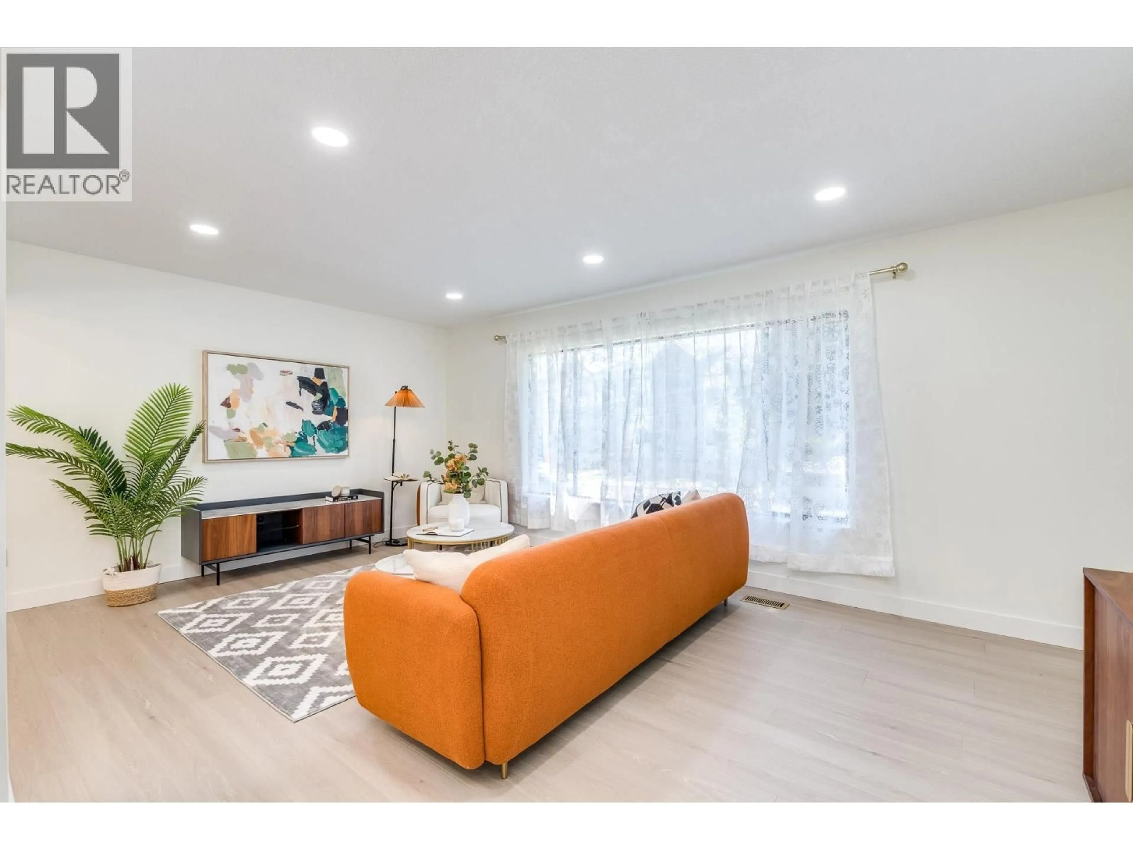 Living room with furniture, unknown for 2155 RINDALL AVENUE, Port Coquitlam British Columbia V3C1T9