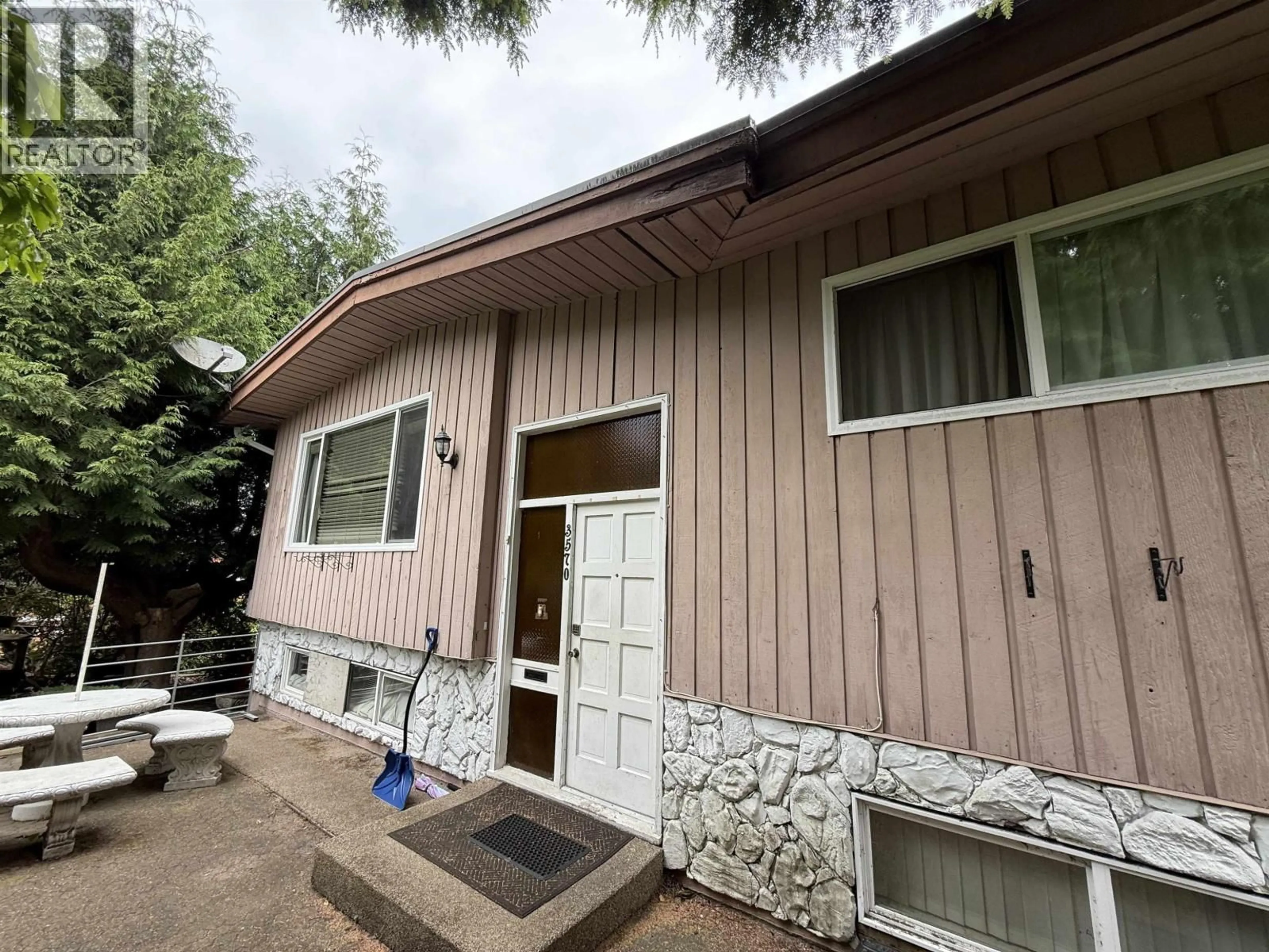 Home with vinyl exterior material, unknown for 3570 DOUGLAS ROAD, Burnaby British Columbia V5G3P3