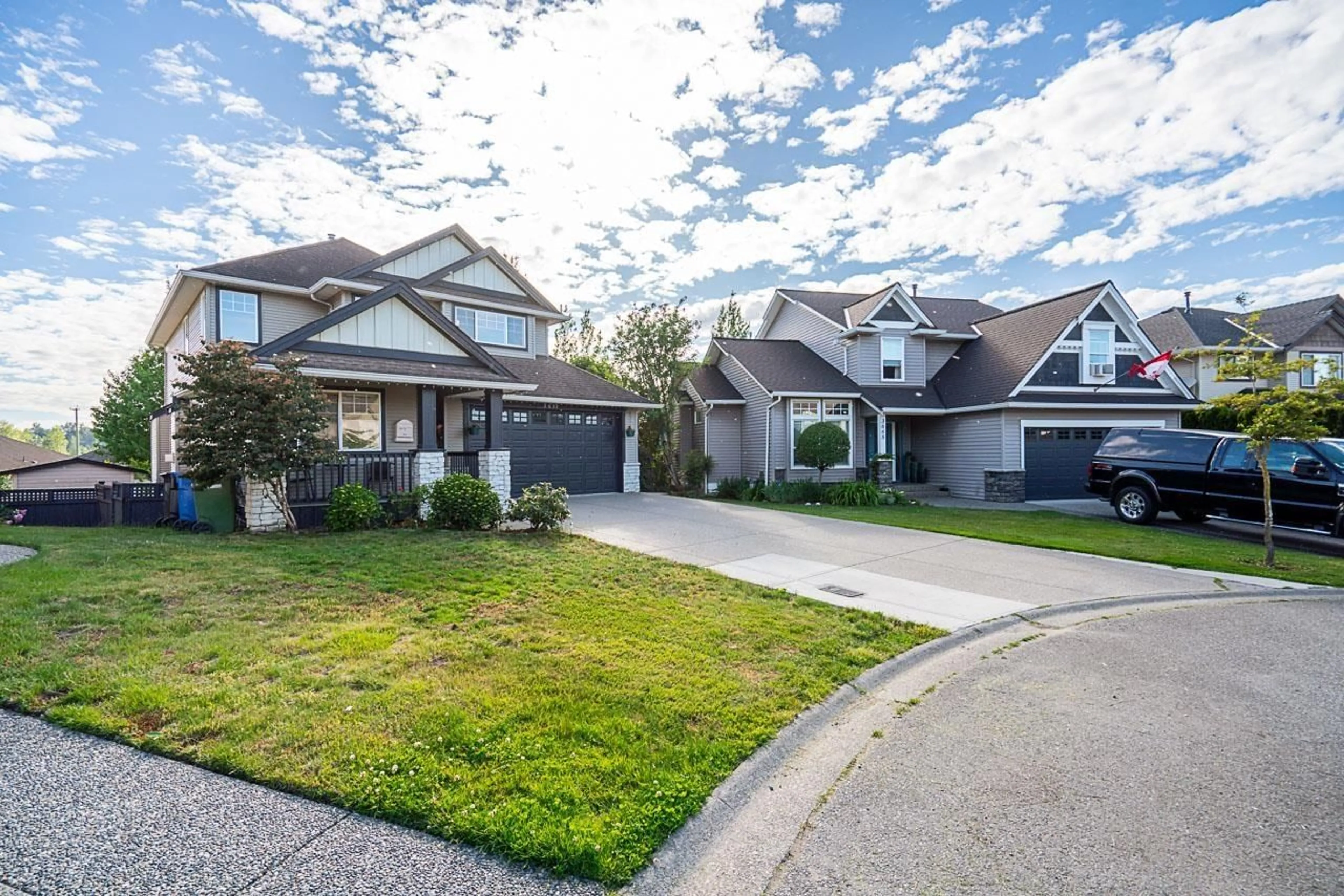 A pic from outside/outdoor area/front of a property/back of a property/a pic from drone, street for 3659 GREENDALE COURT, Abbotsford British Columbia V2T6X7