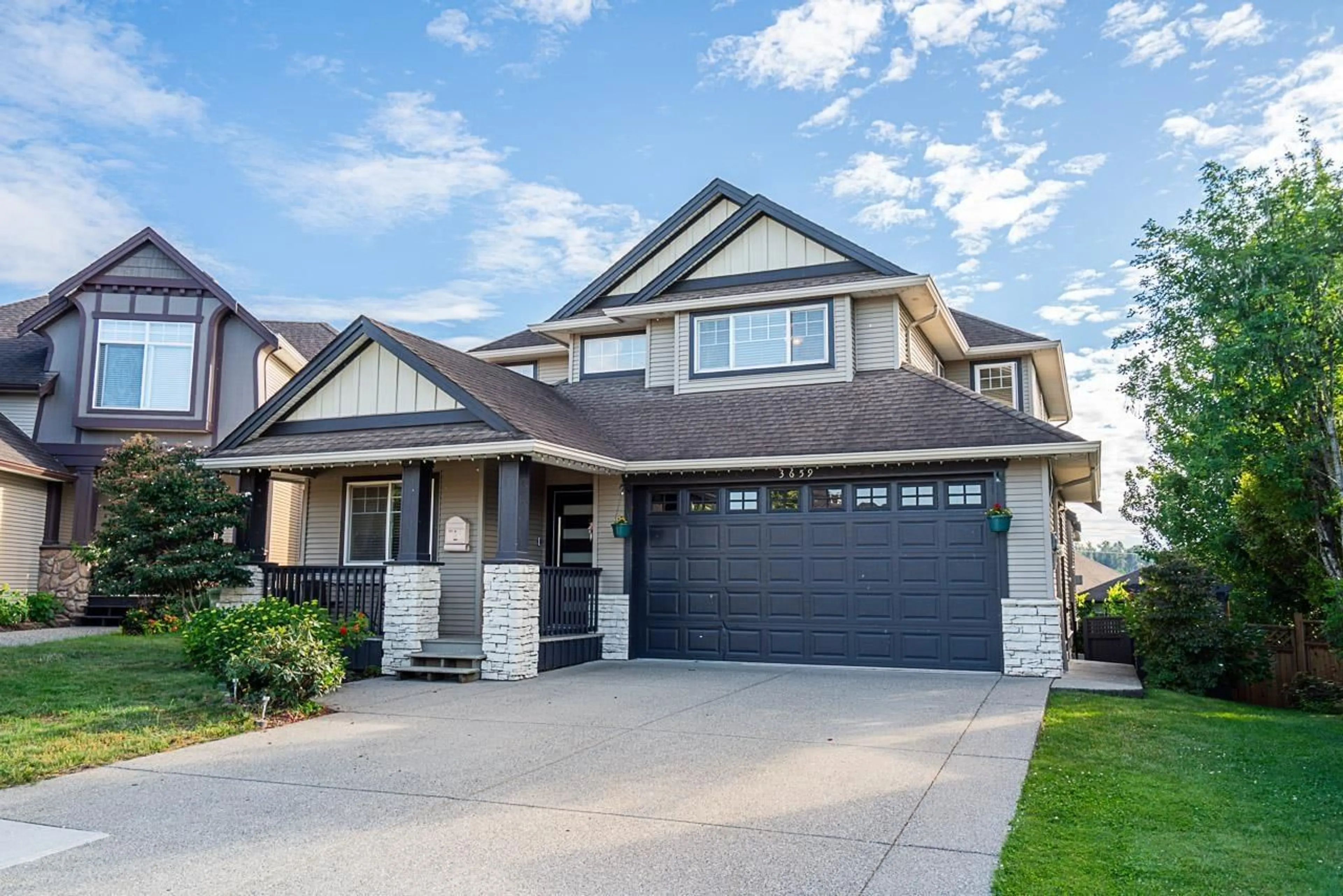 Home with vinyl exterior material, street for 3659 GREENDALE COURT, Abbotsford British Columbia V2T6X7