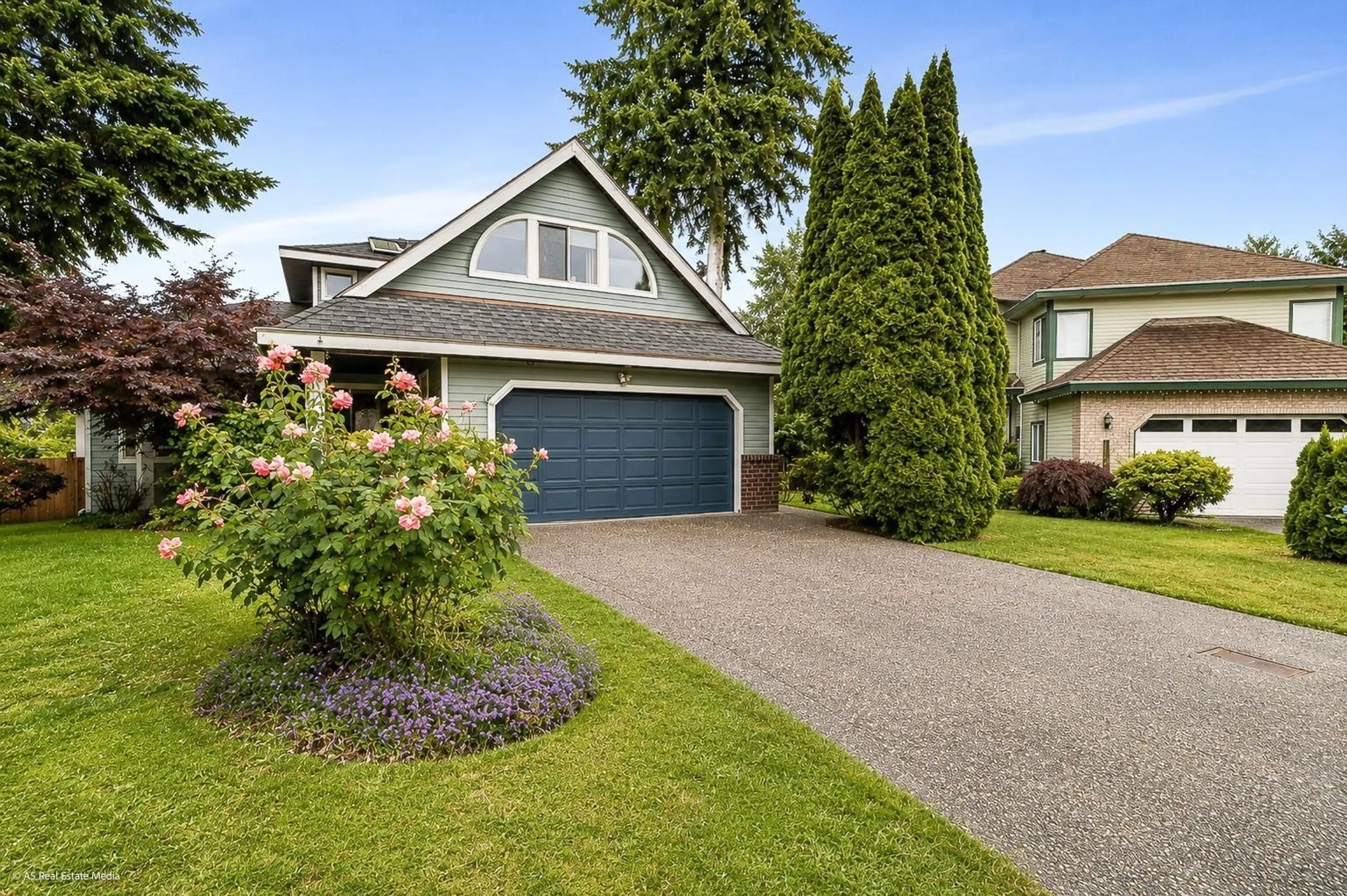 Home with vinyl exterior material, street for 16375 MIDDLEGLEN PLACE, Surrey British Columbia V4N1X7