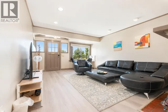 3870 17TH AVENUE, Vancouver 4