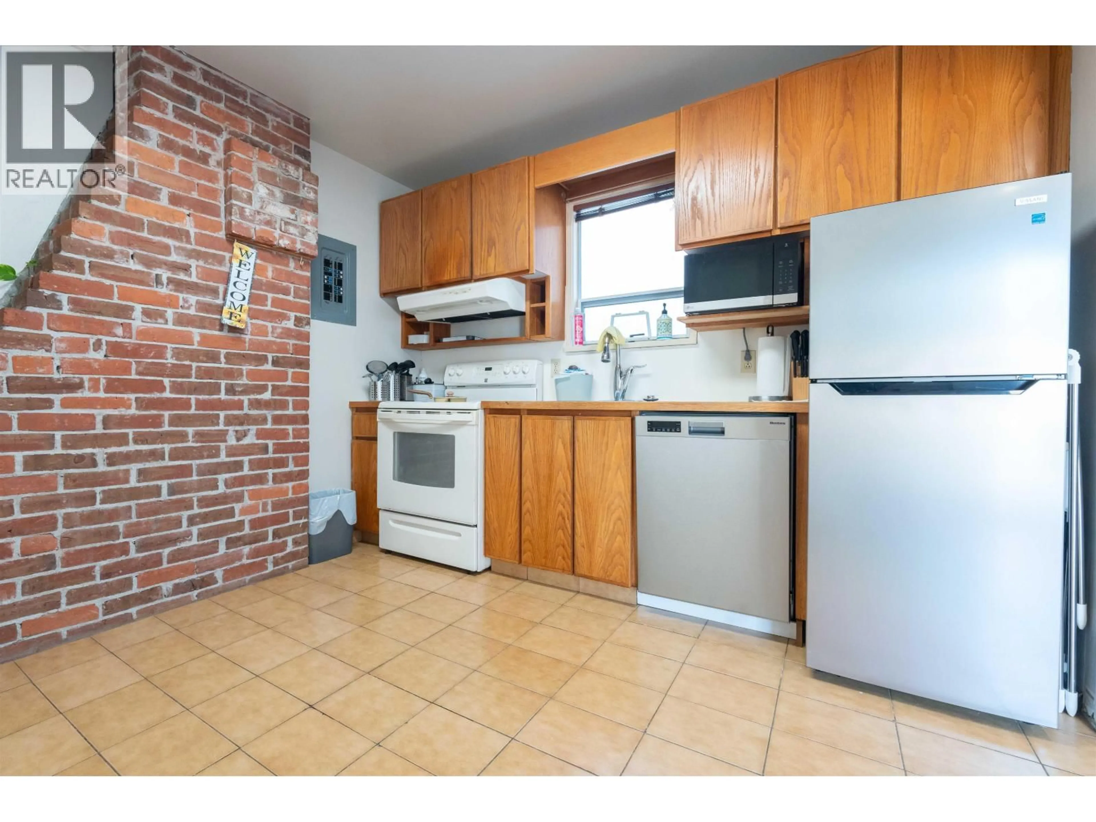 Standard kitchen, ceramic/tile floor for 3870 17TH AVENUE, Vancouver British Columbia V6S1A4