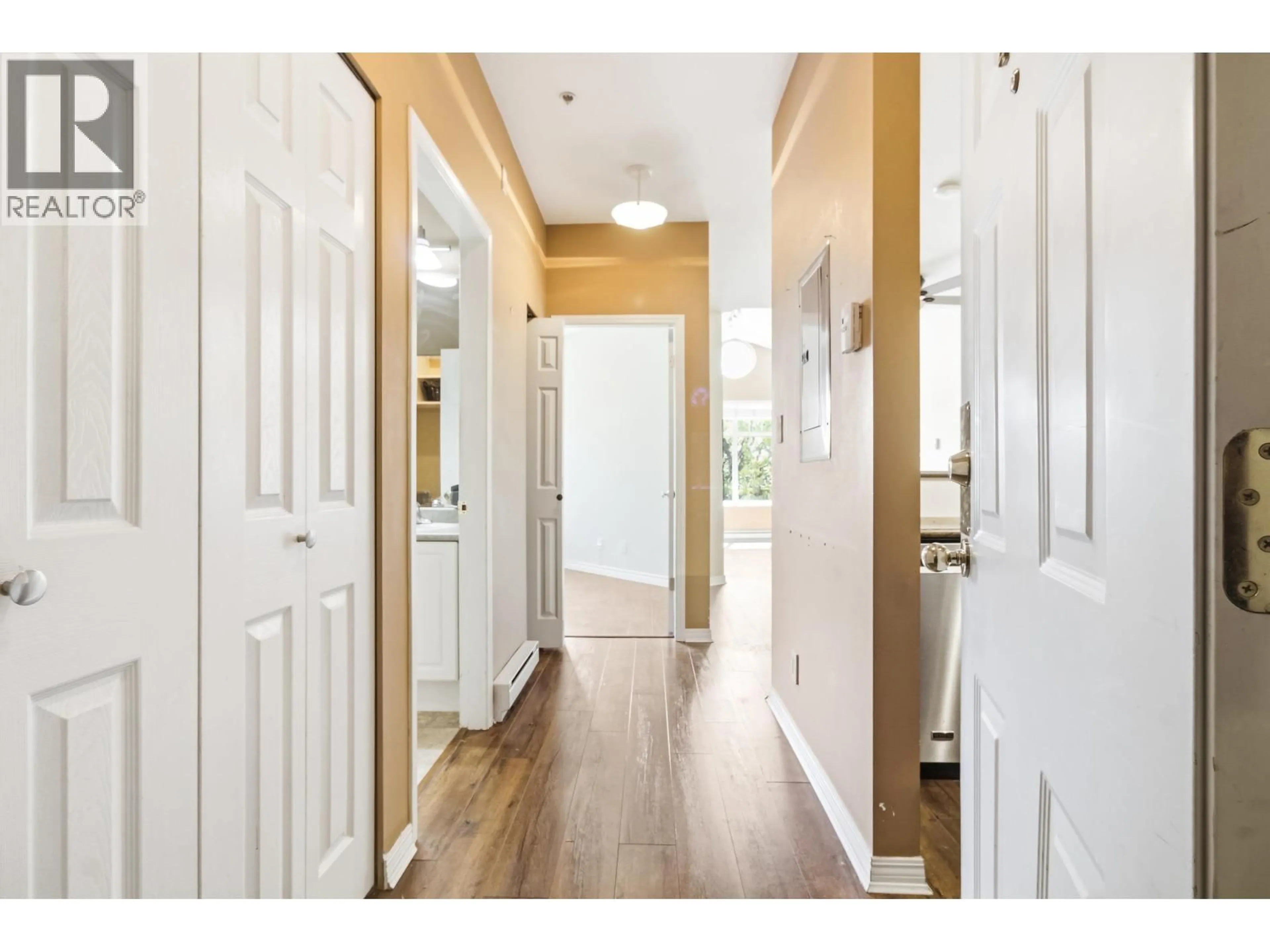 Indoor entryway for 407 - 83 STAR CRESCENT, New Westminster British Columbia V3M6X8