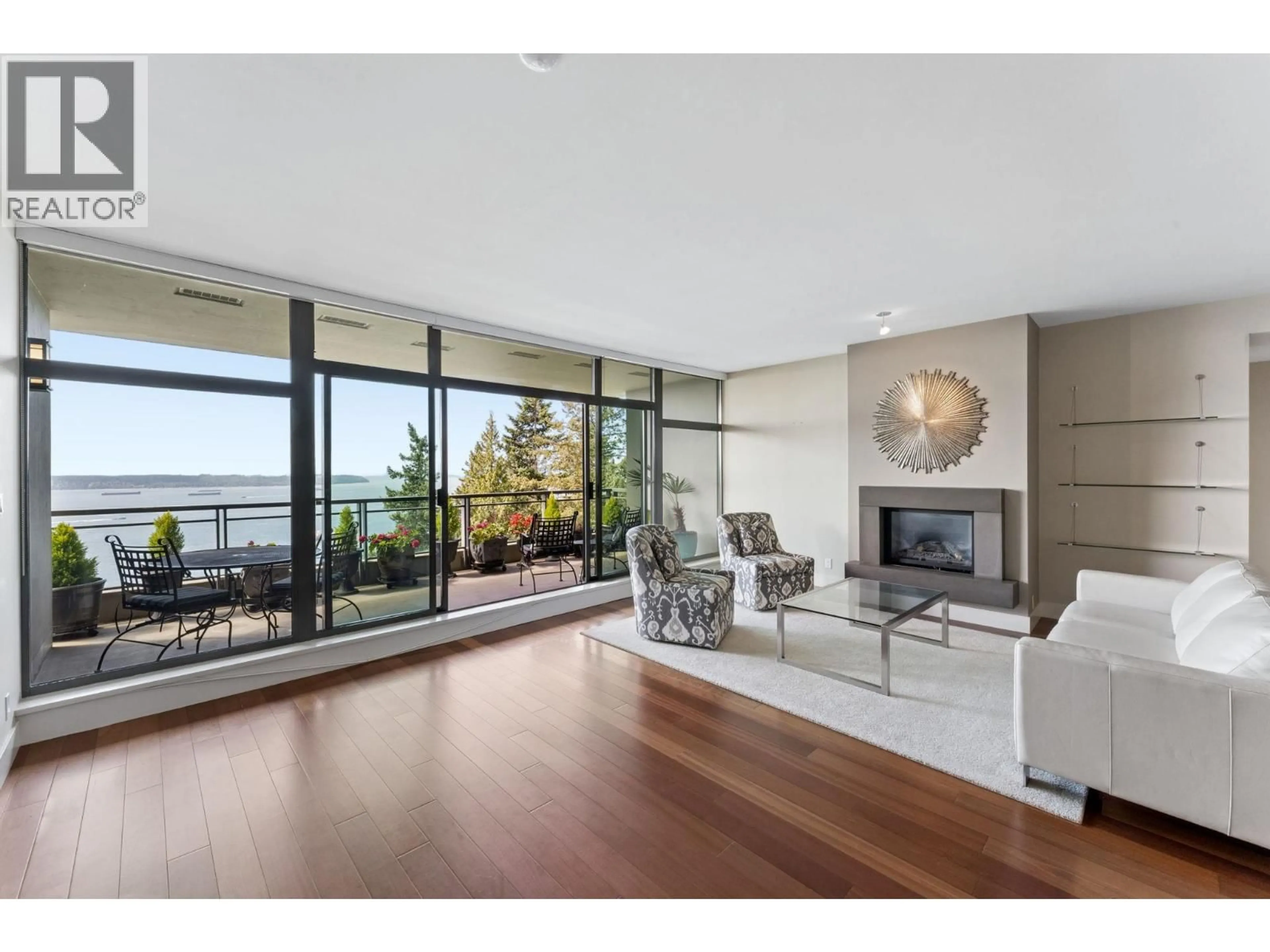 Living room with furniture, unknown for 902 - 3355 CYPRESS PLACE, West Vancouver British Columbia V7S3J9