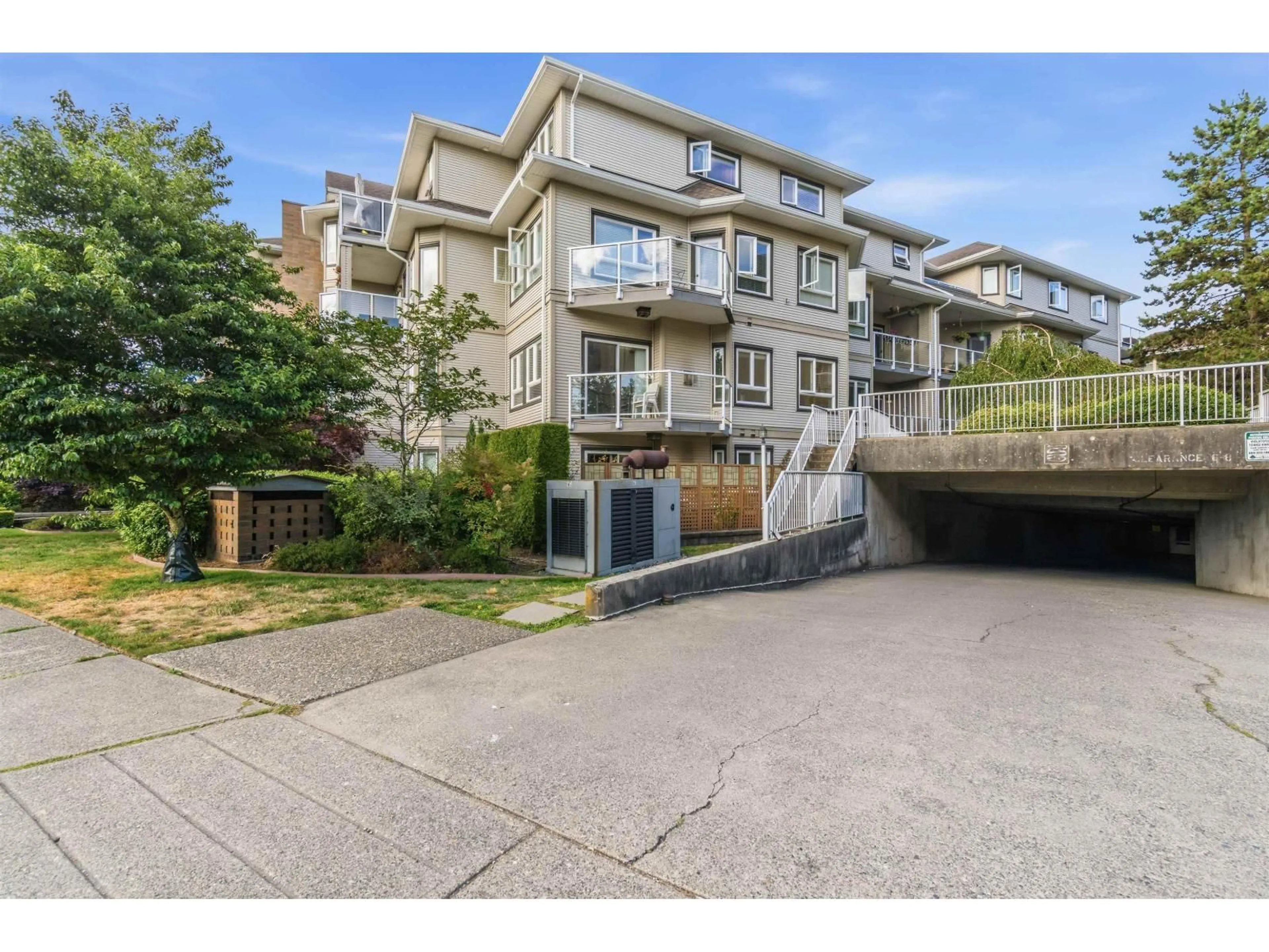 Unknown for 203 - 8142 120A STREET, Surrey British Columbia V3W0N1