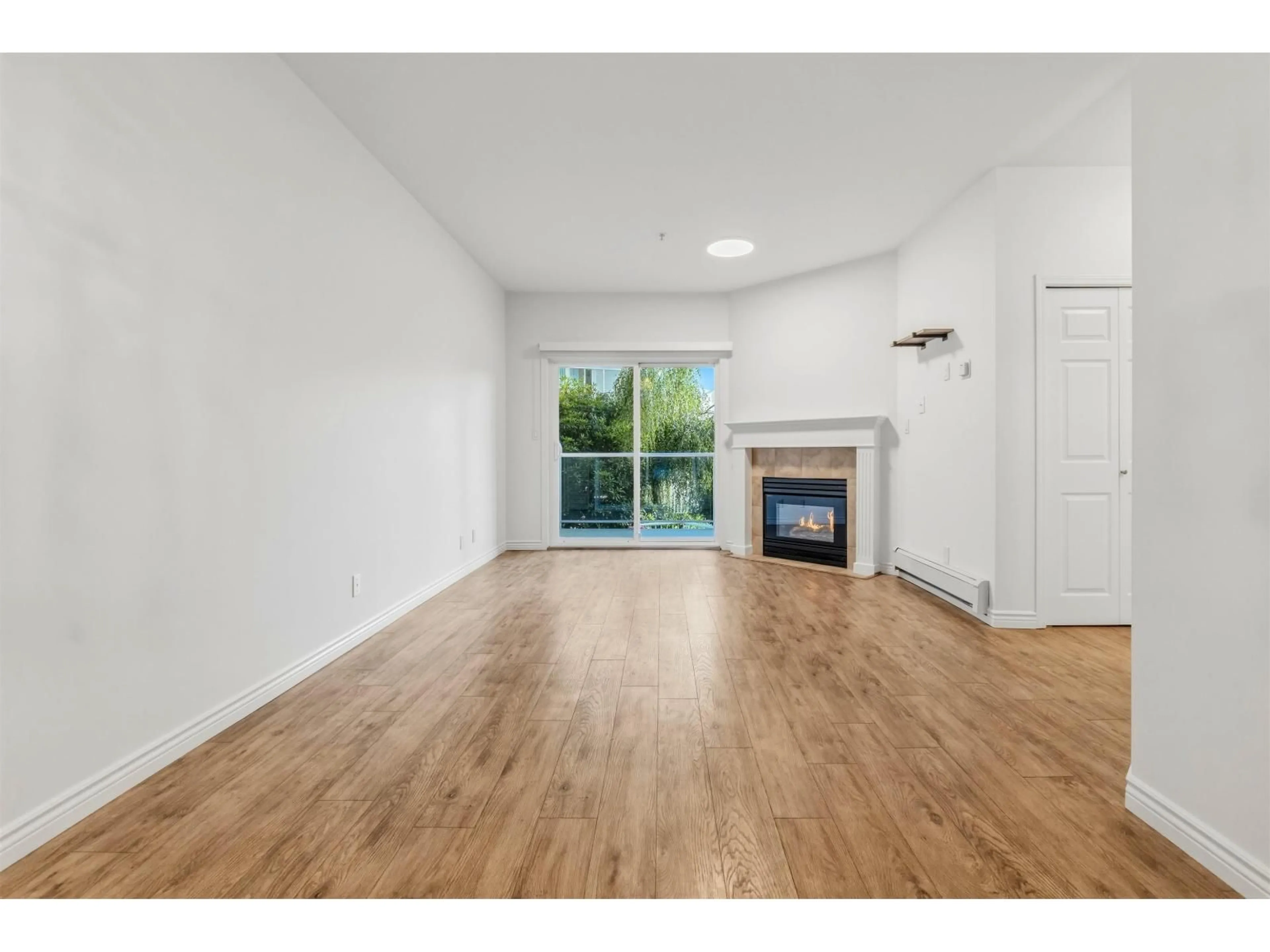 A pic of a room for 203 - 8142 120A STREET, Surrey British Columbia V3W0N1
