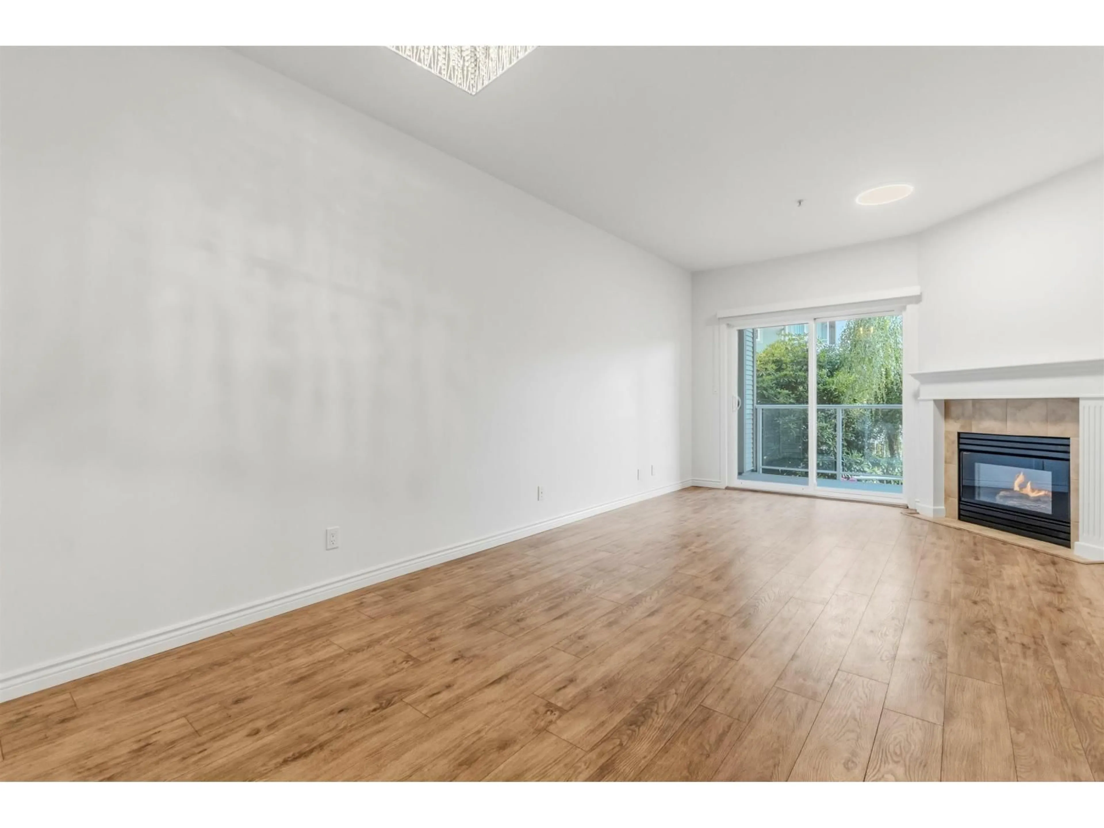 A pic of a room for 203 - 8142 120A STREET, Surrey British Columbia V3W0N1