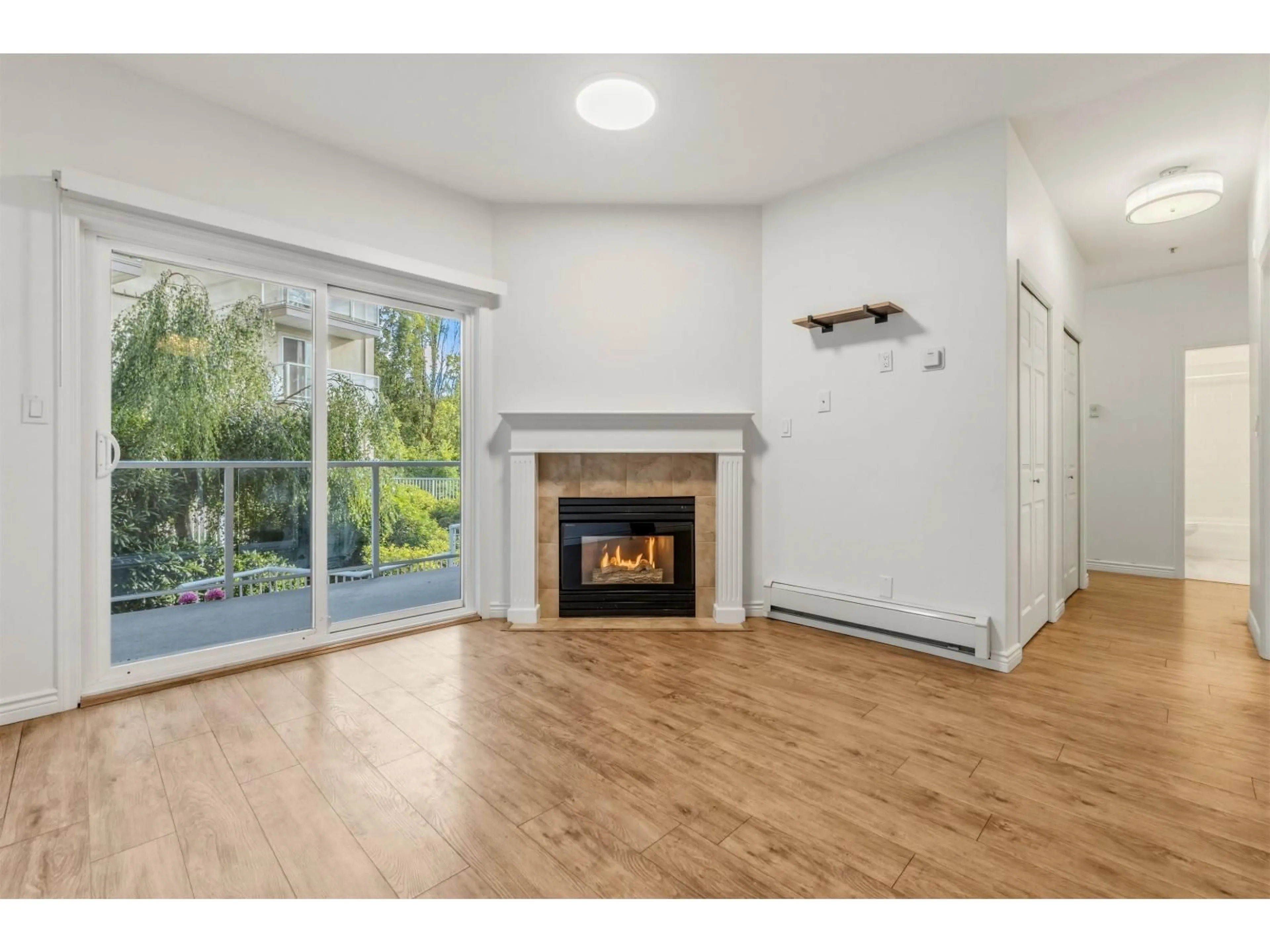 A pic of a room for 203 - 8142 120A STREET, Surrey British Columbia V3W0N1