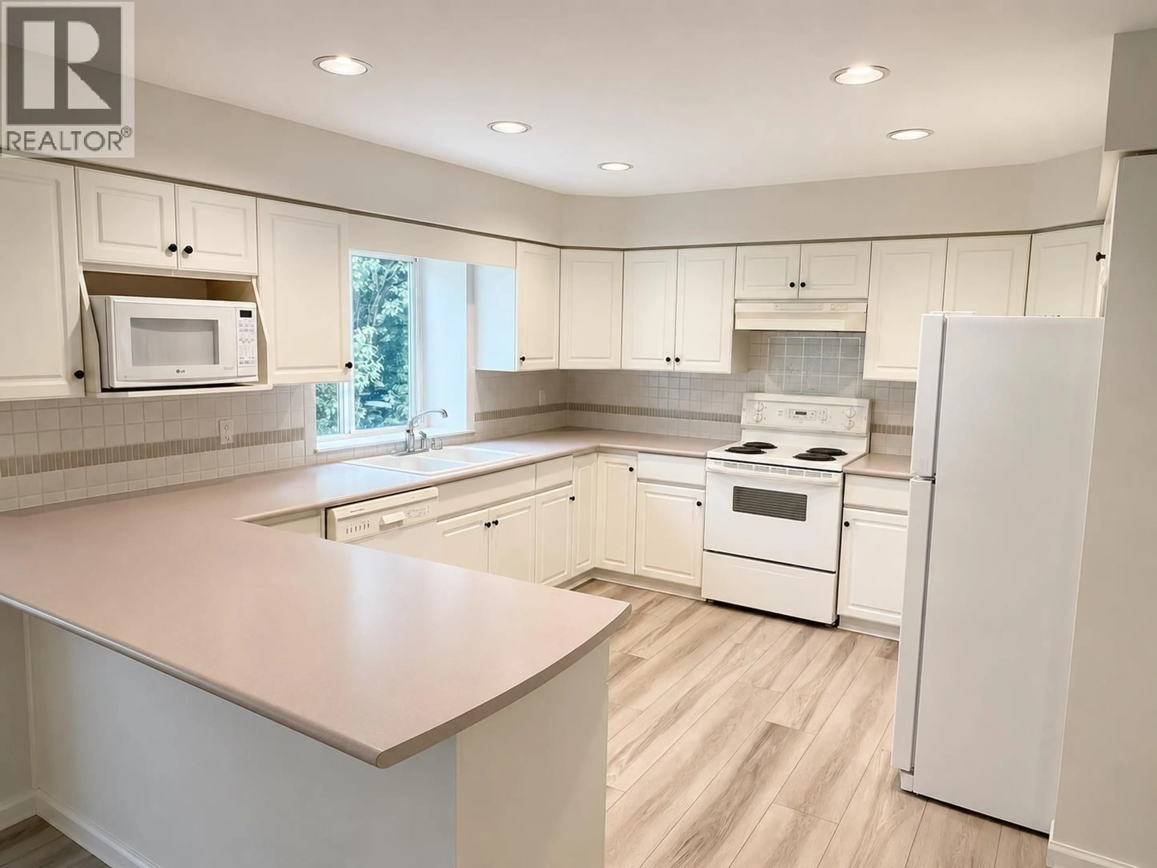Open concept kitchen, unknown for 2157 DRAWBRIDGE CLOSE, Port Coquitlam British Columbia V3C6H8
