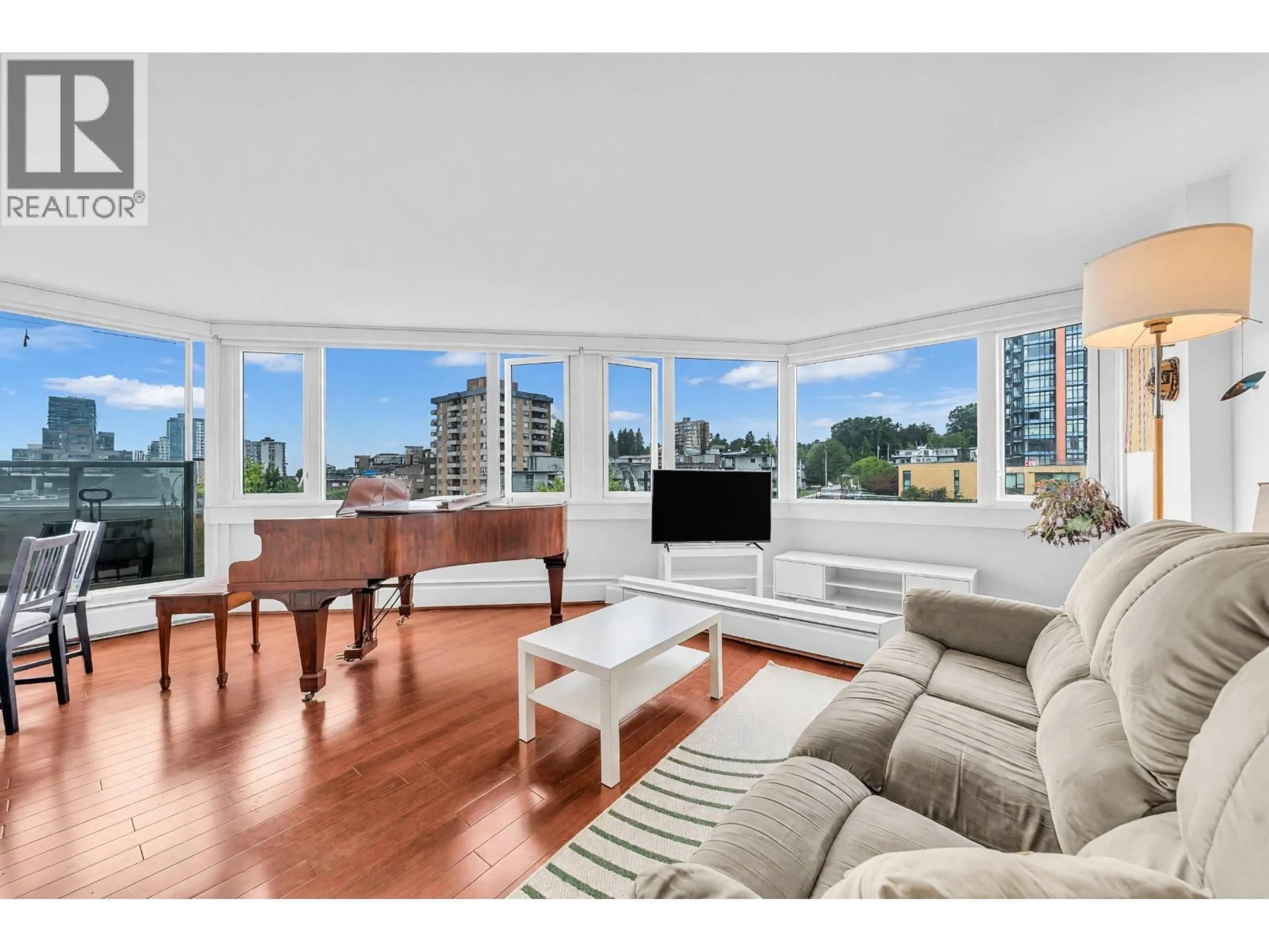 Living room with furniture, unknown for 701 - 31 ELLIOT STREET, New Westminster British Columbia V3L5C9