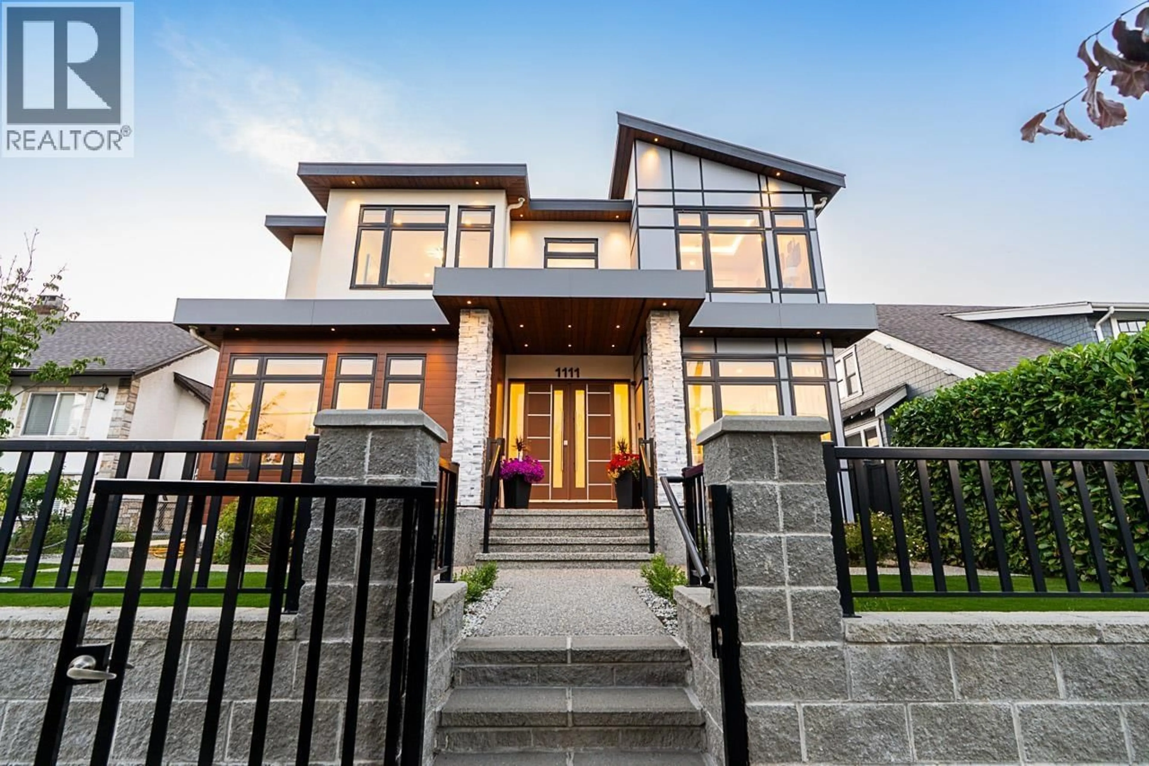 Home with brick exterior material, building for 1111 DUBLIN STREET, New Westminster British Columbia V3M2Z1