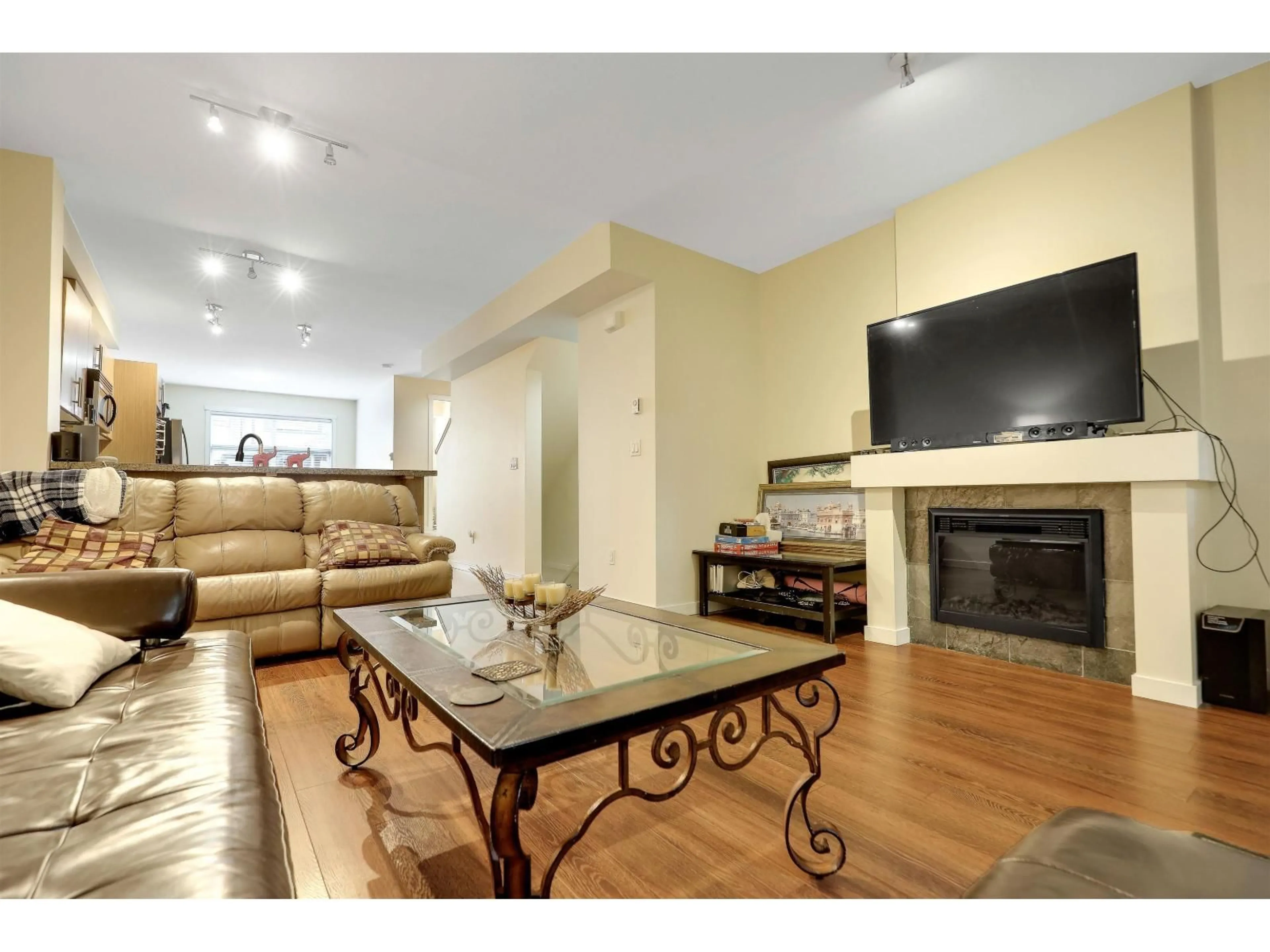 Living room with furniture, unknown for 49 - 6123 138 STREET, Surrey British Columbia V3X1E8