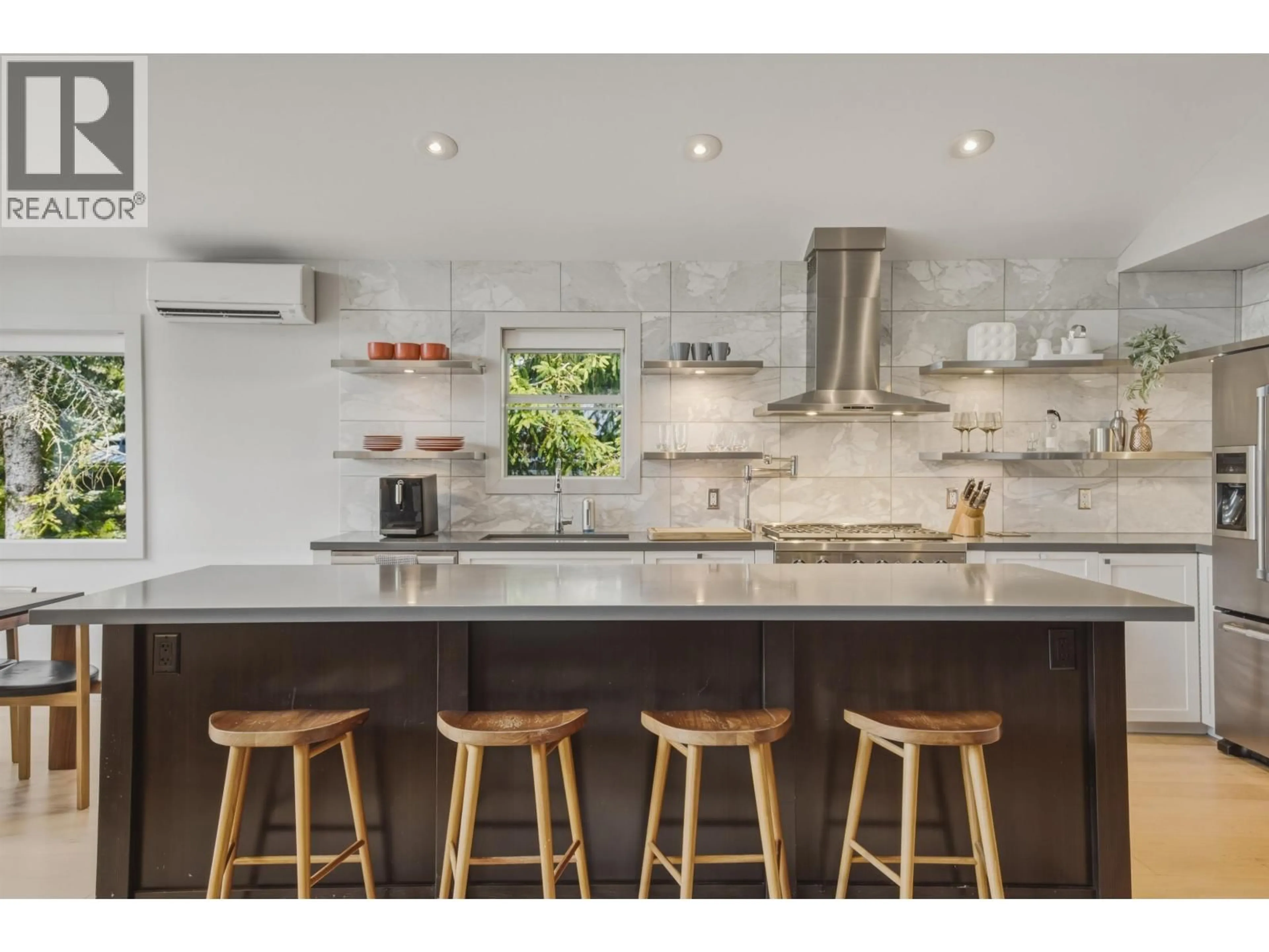 Contemporary kitchen, unknown for 2223 ASPEN DRIVE, Whistler British Columbia V8E0A6