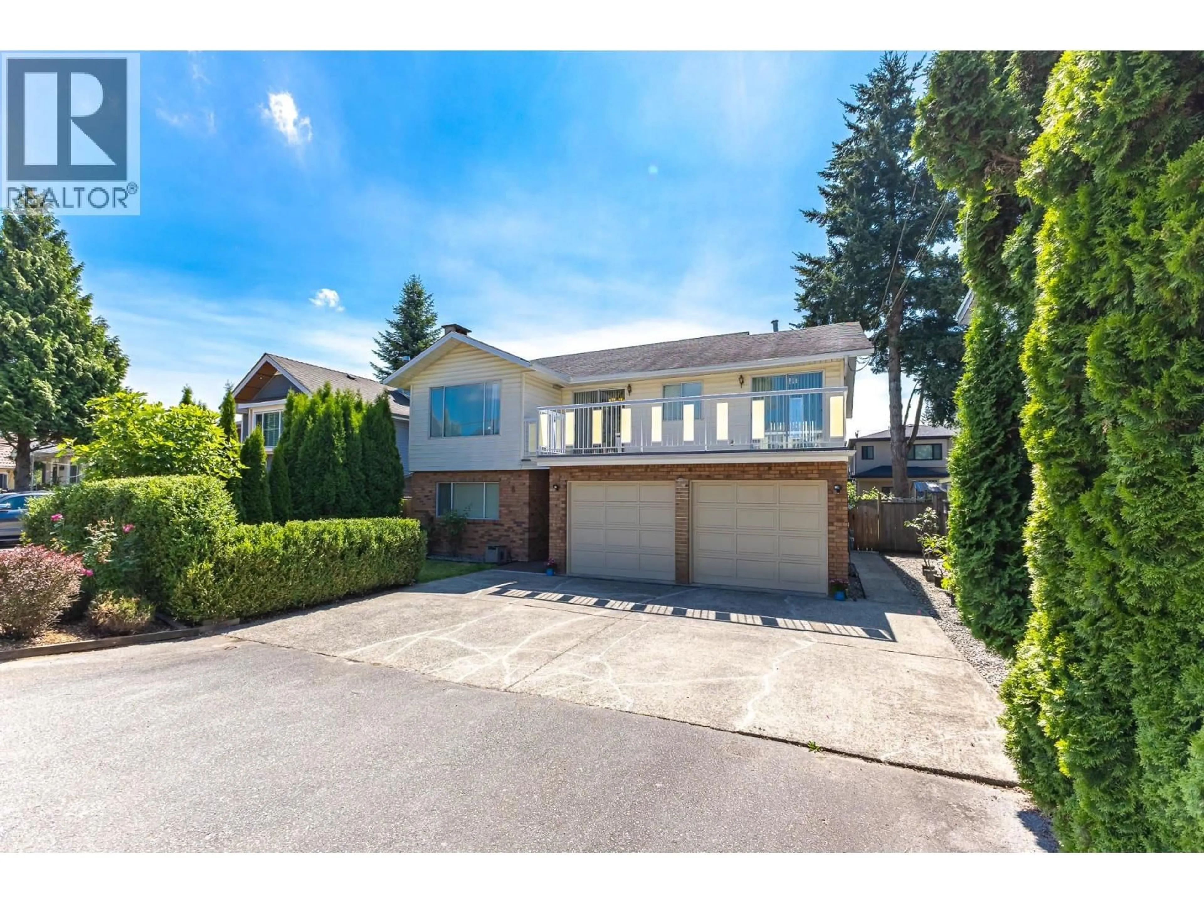 A pic from outside/outdoor area/front of a property/back of a property/a pic from drone, street for 7622 17TH AVENUE, Burnaby British Columbia V3N1L7