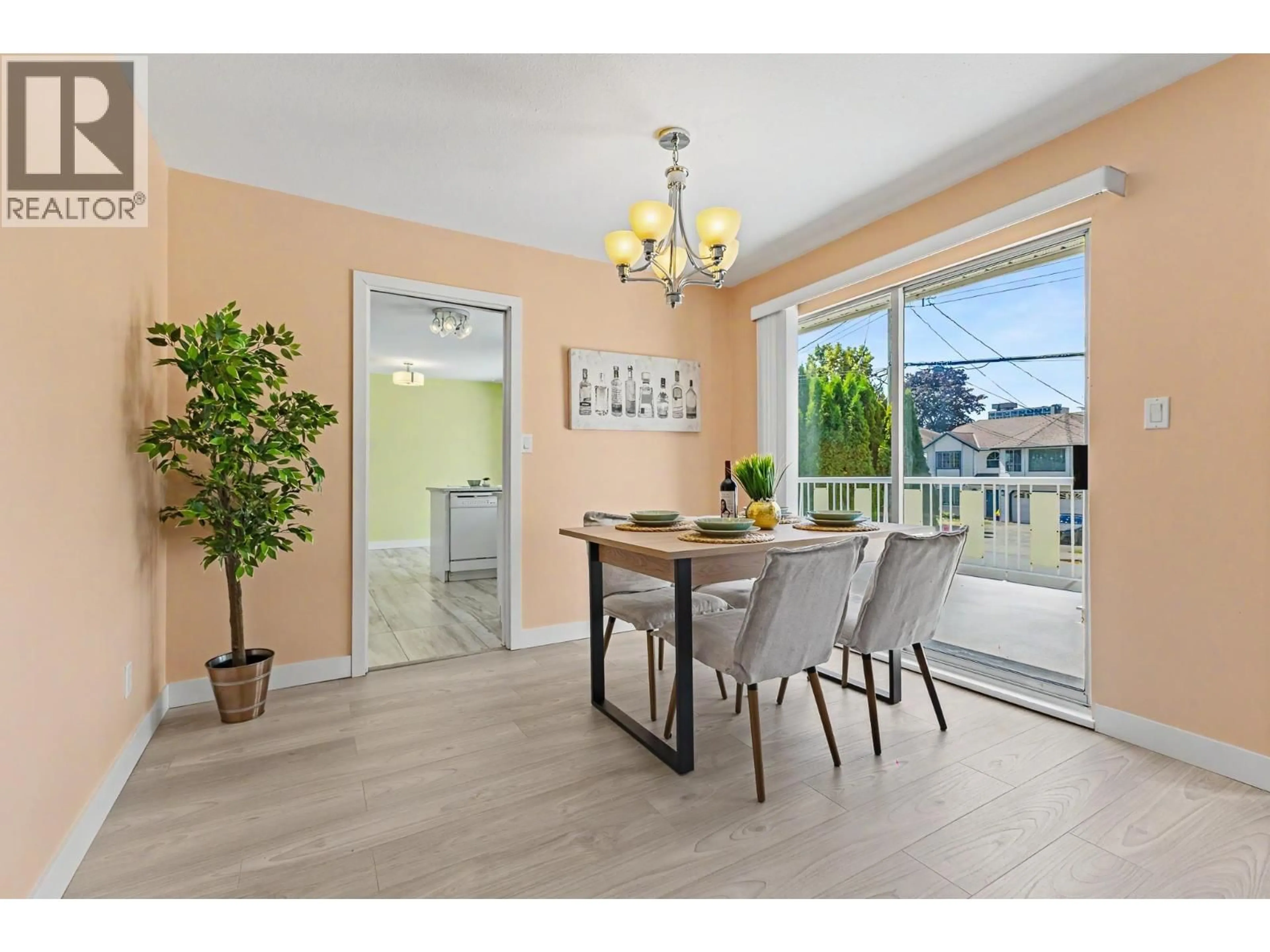 Dining room, wood/laminate floor for 7622 17TH AVENUE, Burnaby British Columbia V3N1L7