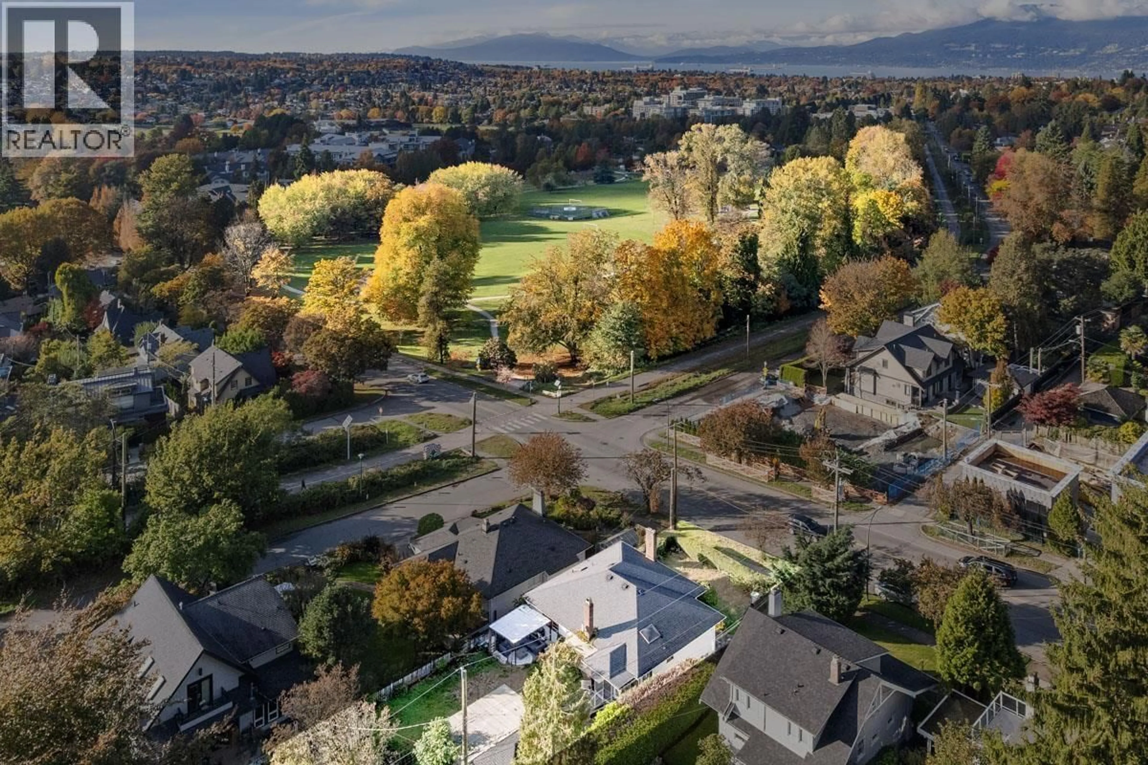 A pic from outside/outdoor area/front of a property/back of a property/a pic from drone, mountain view for 1830 33RD AVENUE, Vancouver British Columbia V6M1B2
