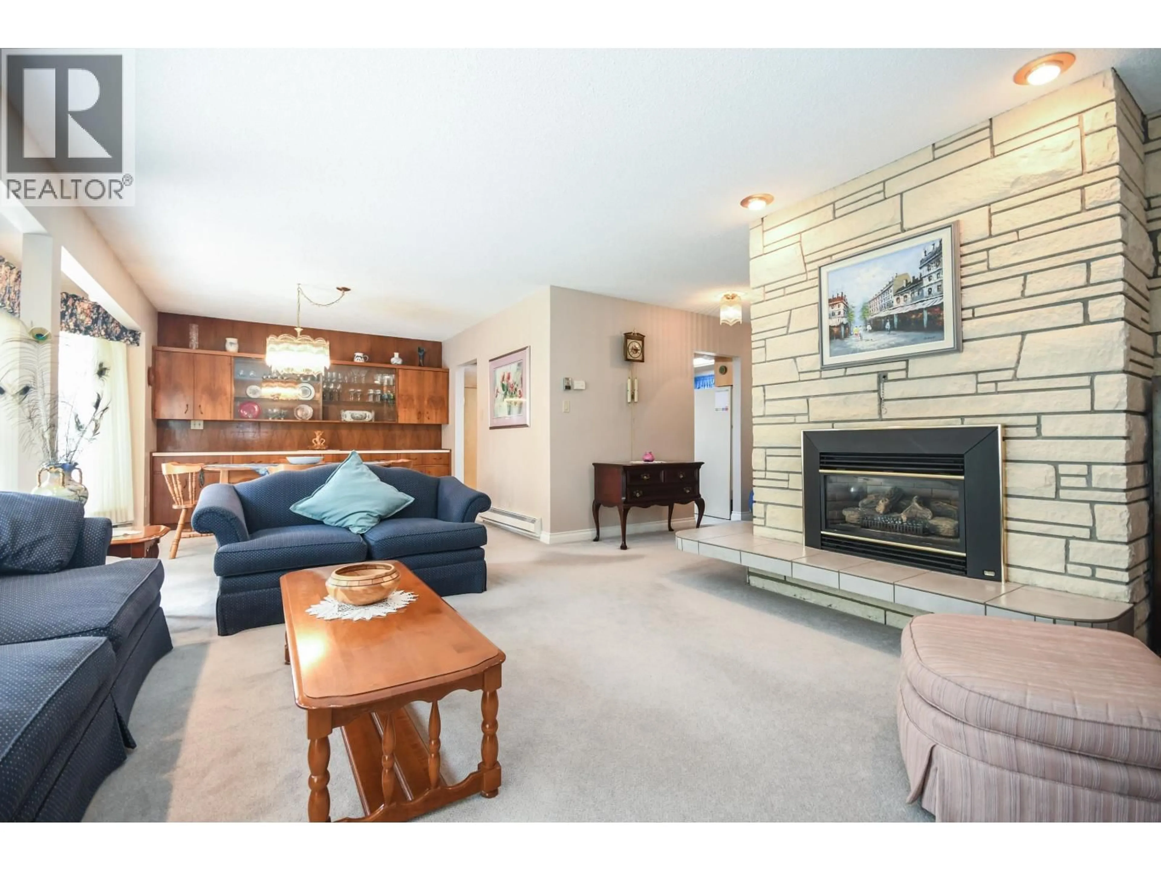 Living room with furniture, unknown for 2746 FAIRVIEW CRESCENT, Prince George British Columbia V2N1G5