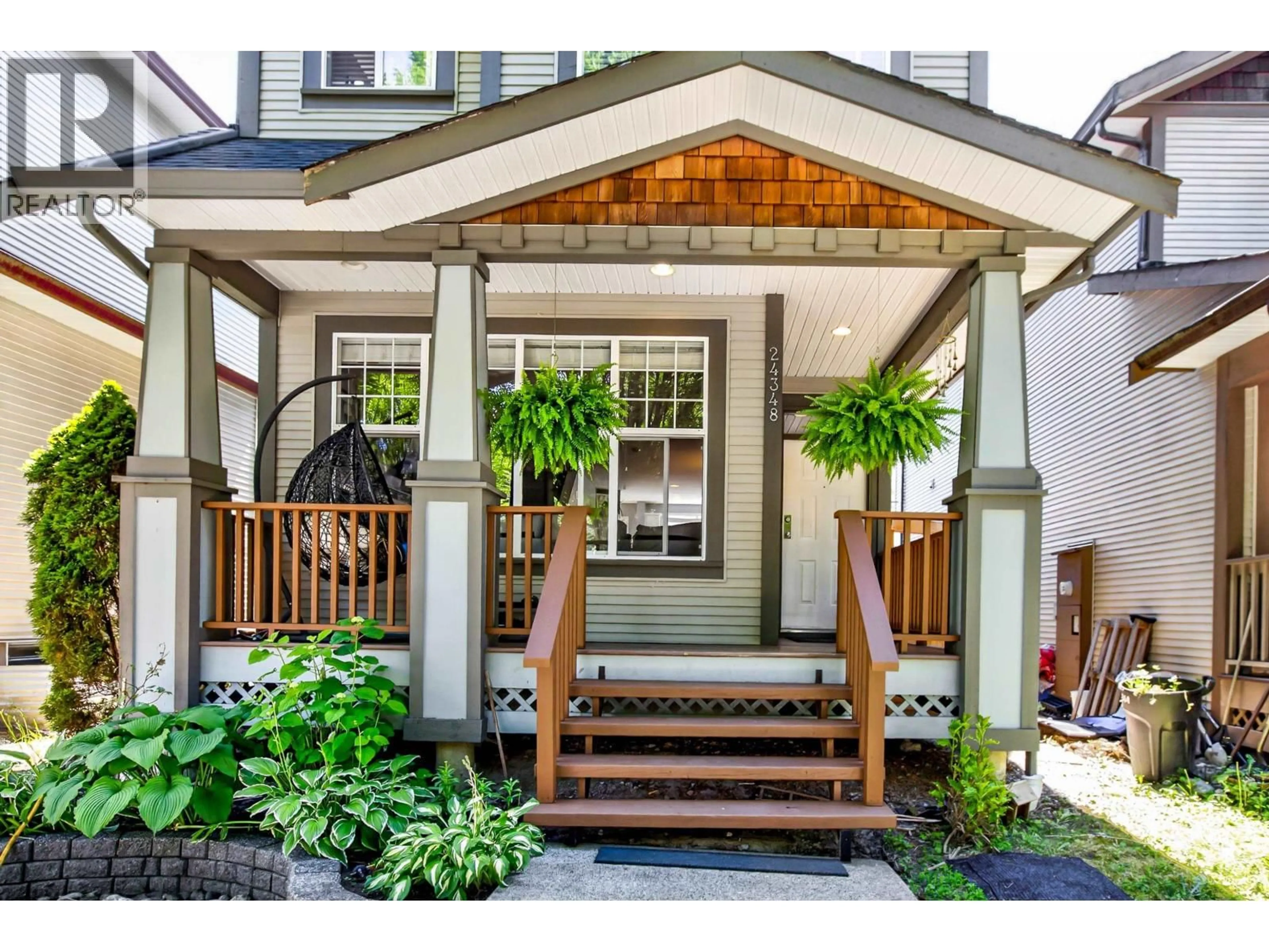 Indoor entryway for 24348 102A AVENUE, Maple Ridge British Columbia V2W1X9