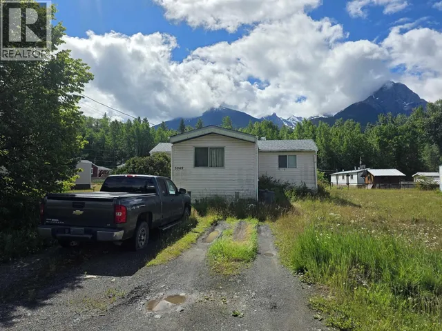 5048 8TH AVENUE, New Hazelton 2
