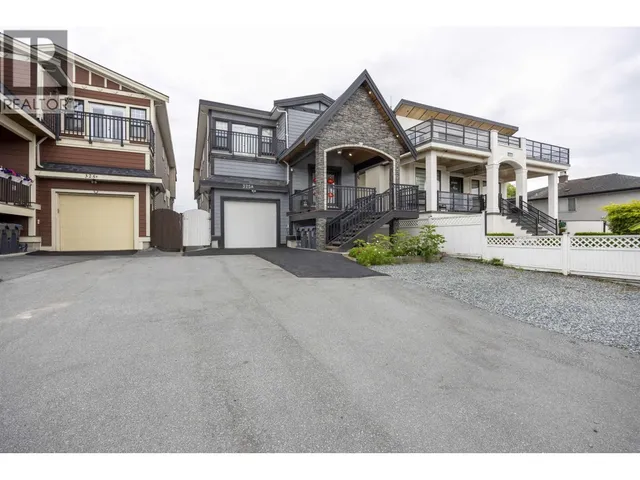 325A FENTON STREET, New Westminster 3
