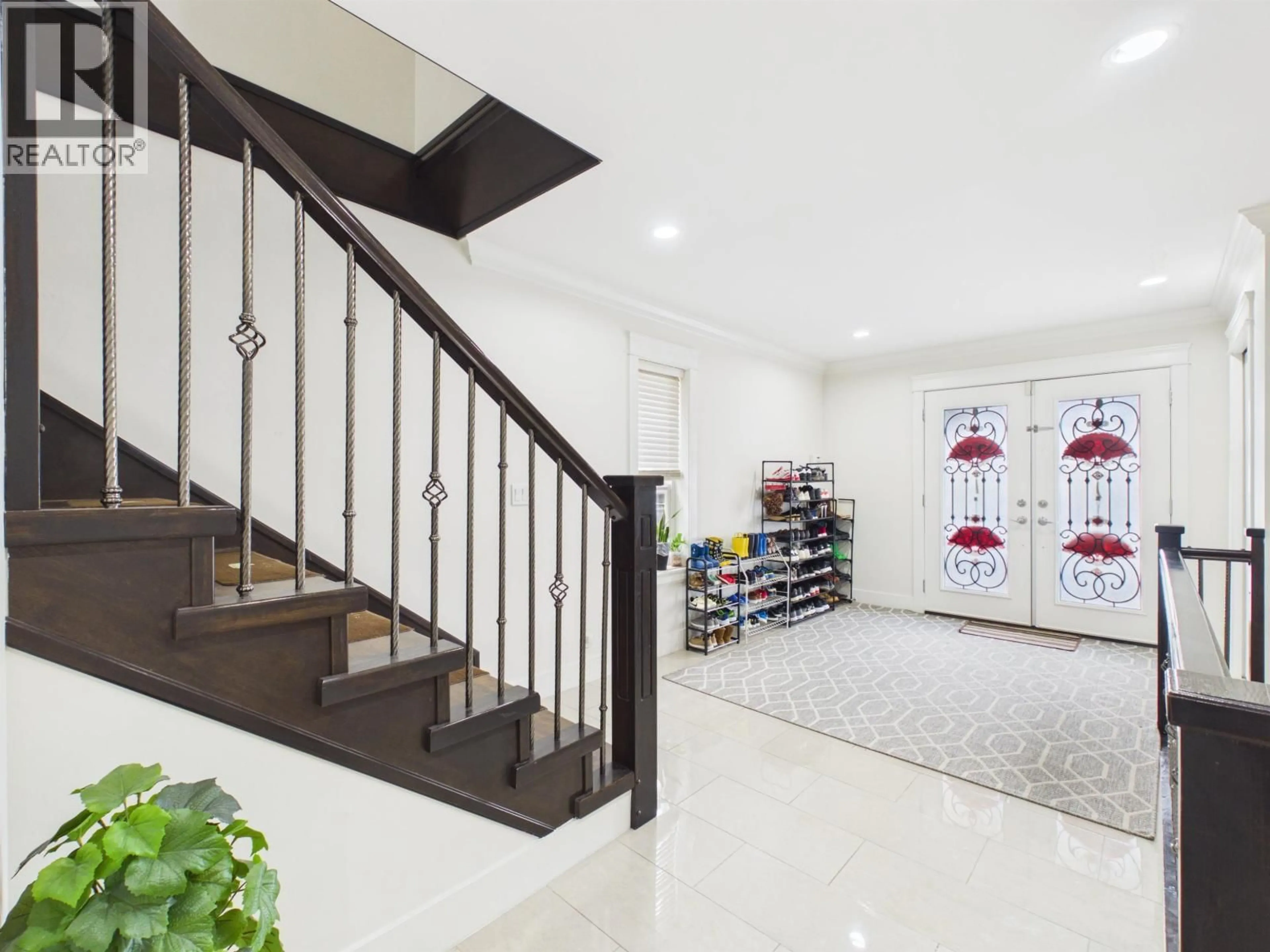 Indoor foyer for 325A FENTON STREET, New Westminster British Columbia V3M5J1