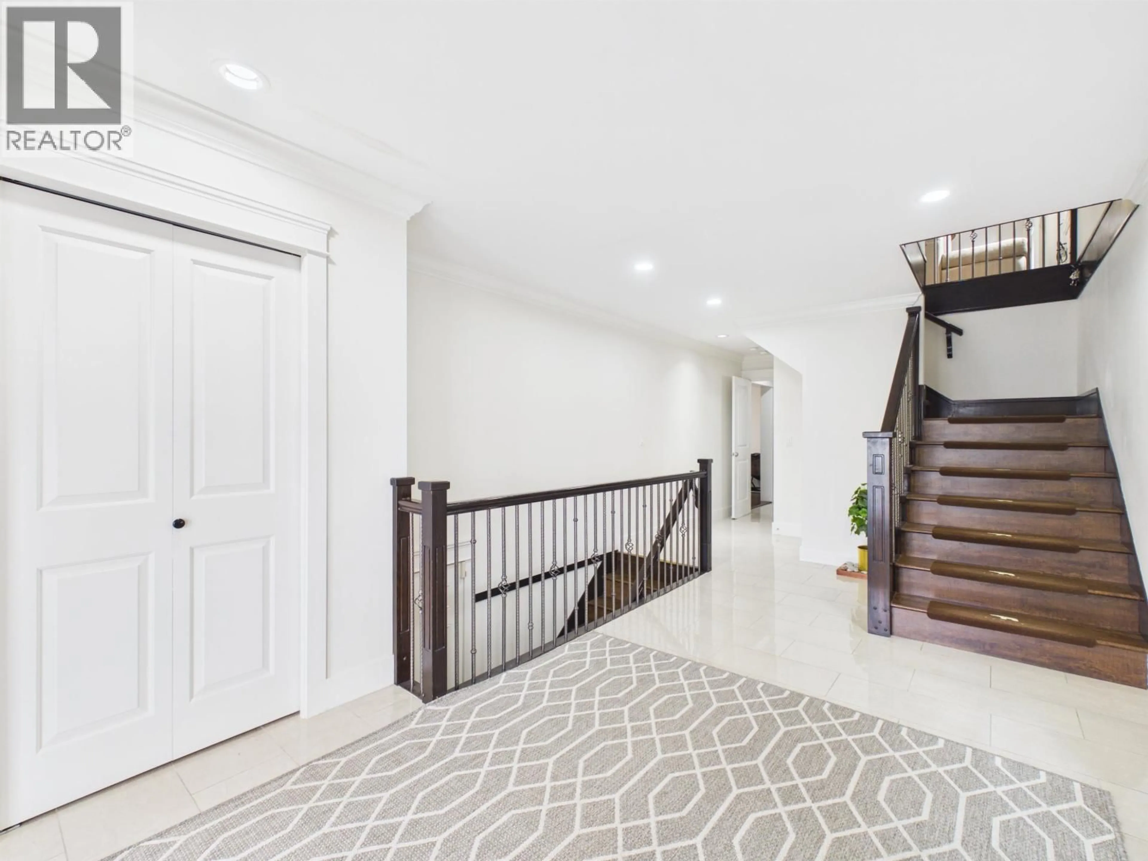 Indoor entryway for 325A FENTON STREET, New Westminster British Columbia V3M5J1