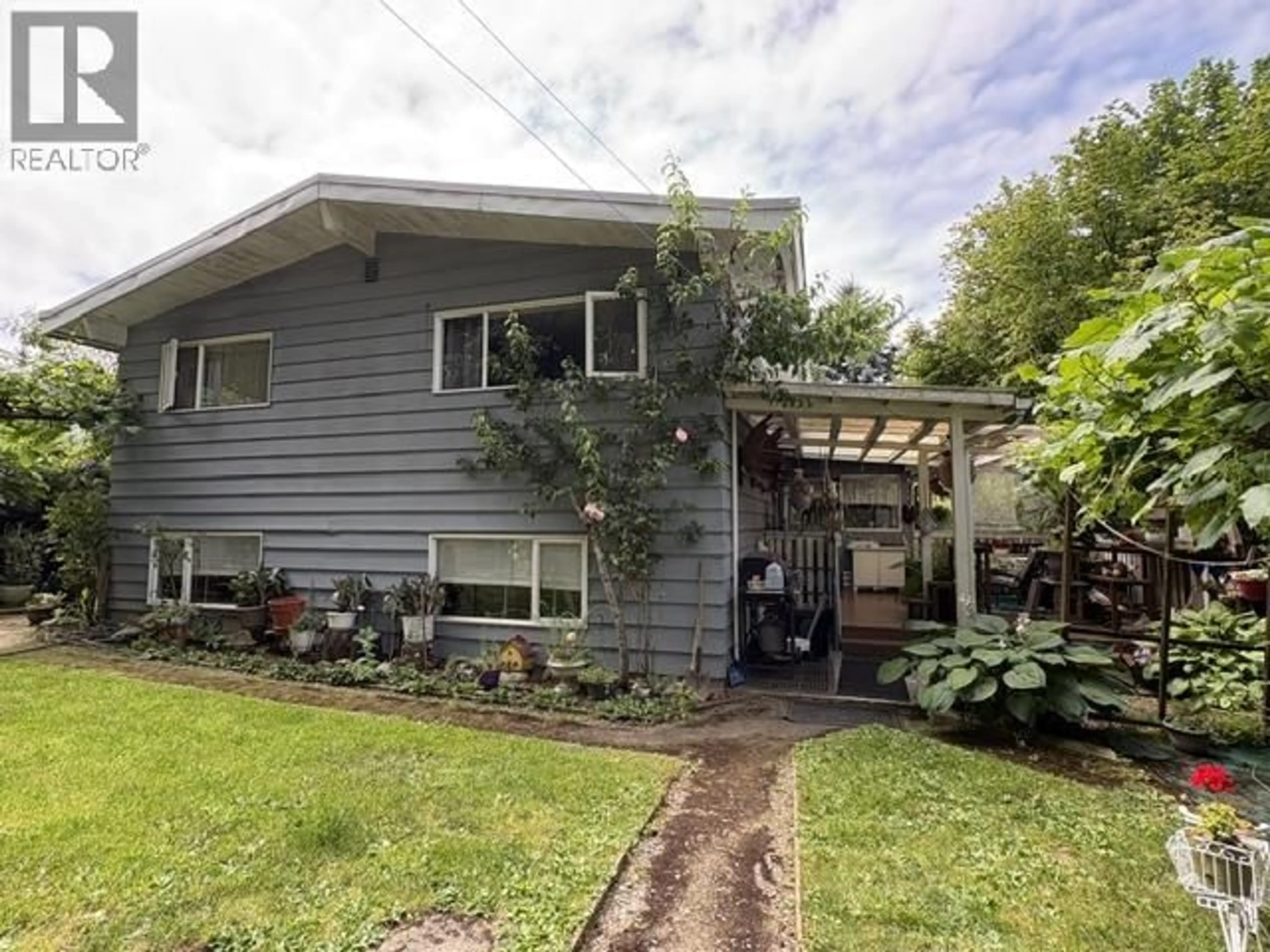 A pic from outside/outdoor area/front of a property/back of a property/a pic from drone, street for 12314 FULTON STREET, Maple Ridge British Columbia V2X6L5