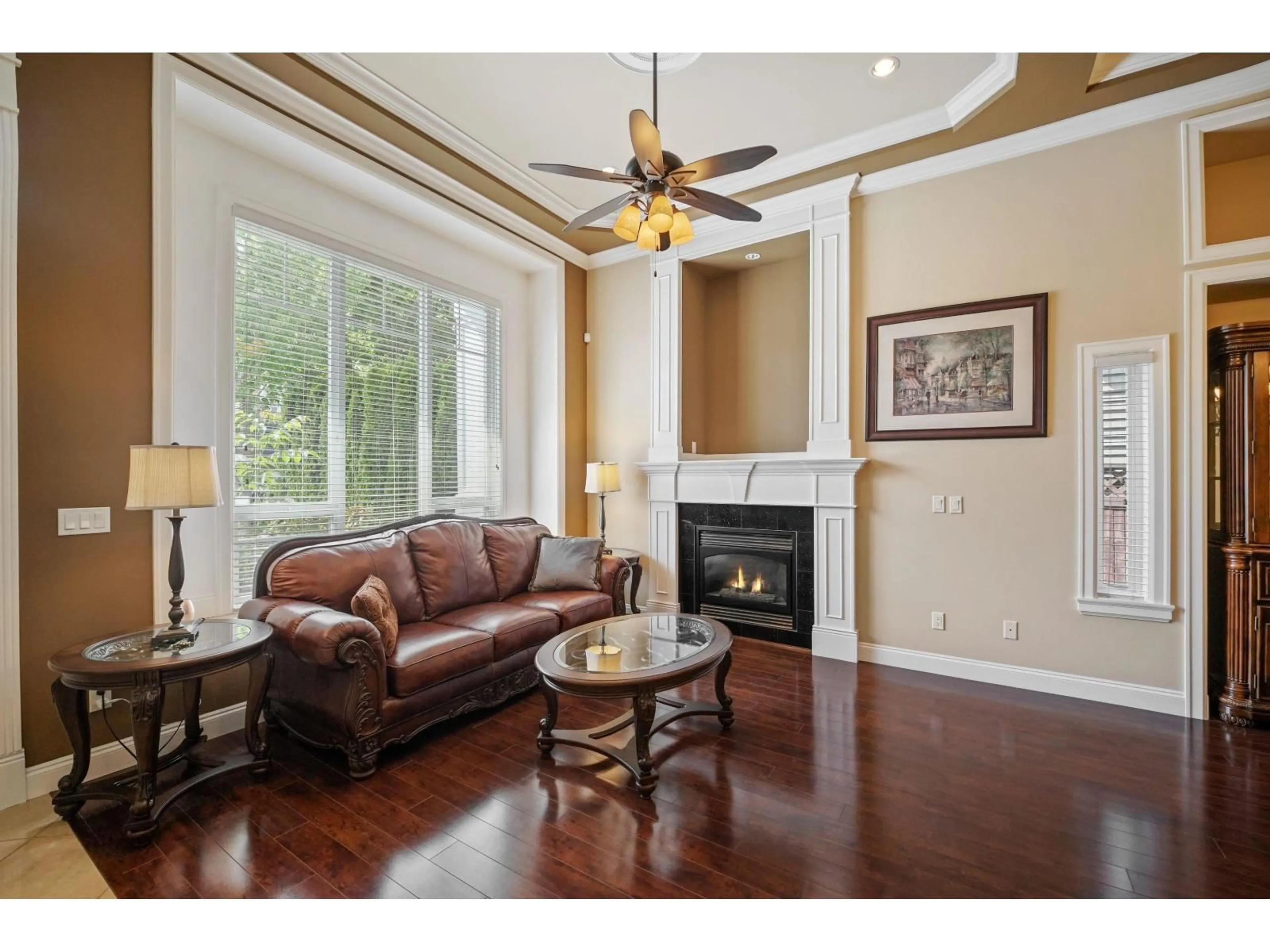 Living room with furniture, wood/laminate floor for 5528 189A STREET, Surrey British Columbia V3S6X1