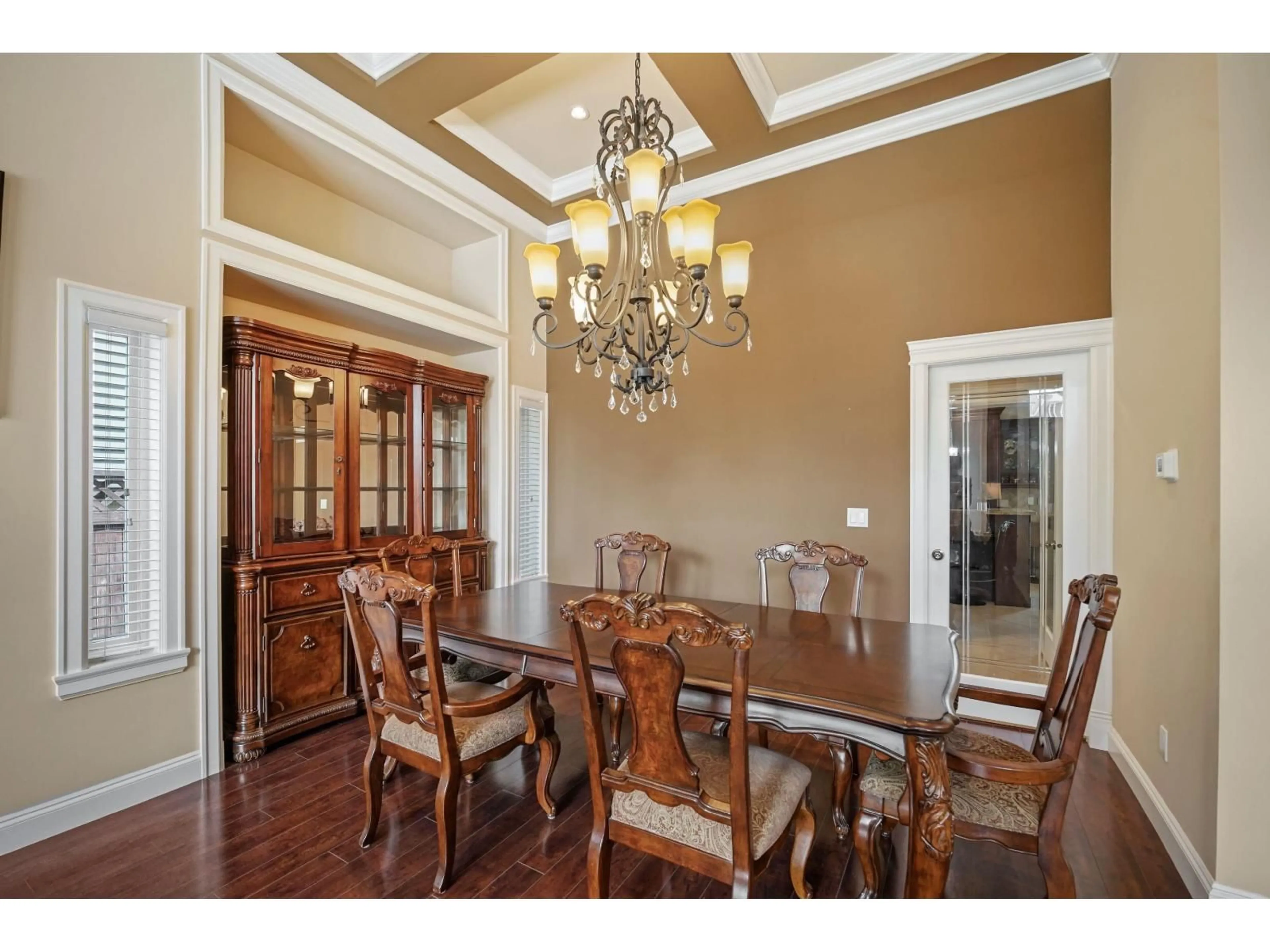 Dining room, wood/laminate floor for 5528 189A STREET, Surrey British Columbia V3S6X1