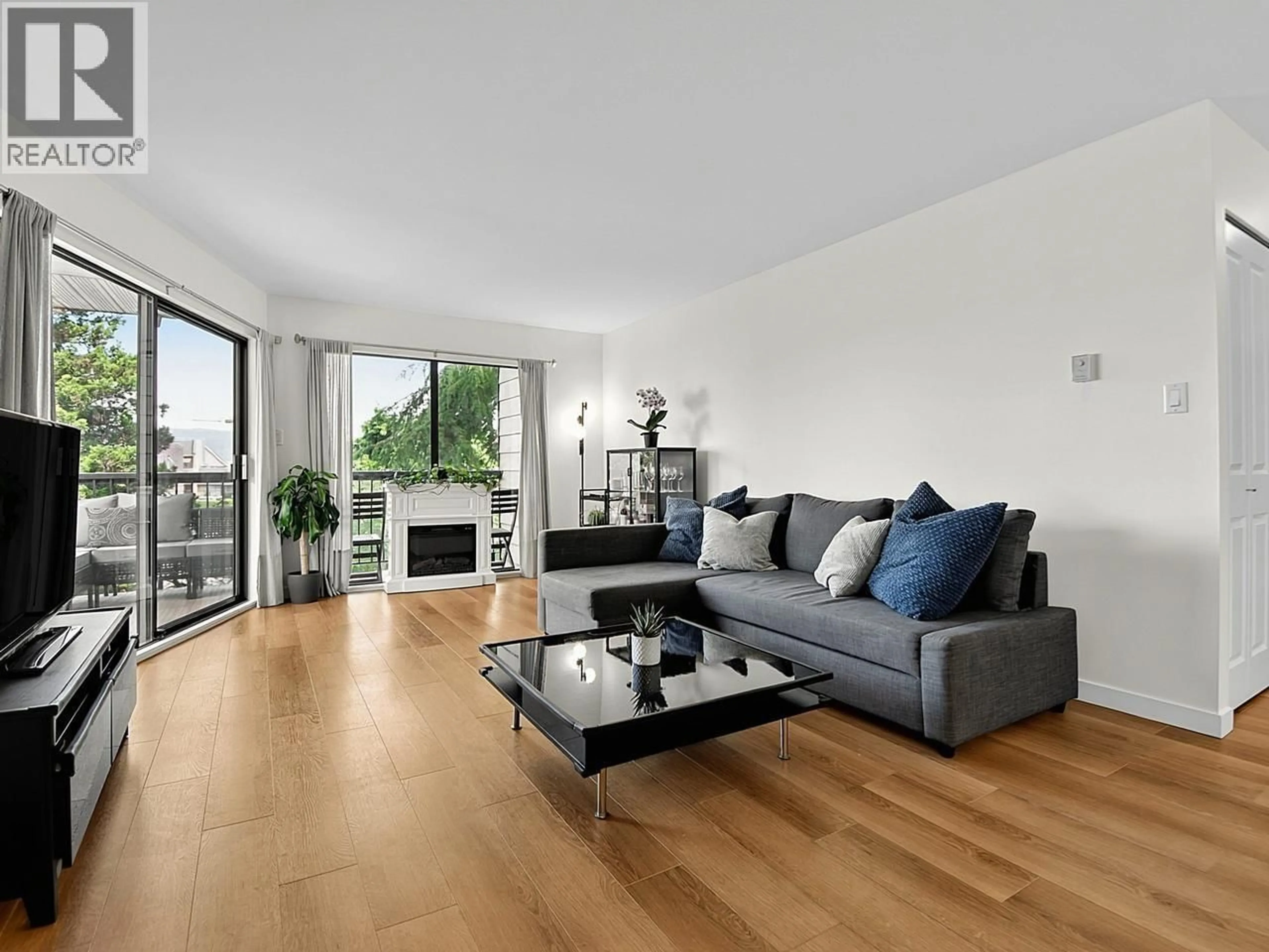 Living room with furniture, wood/laminate floor for 330 - 1844 7TH AVENUE, Vancouver British Columbia V6J1S8