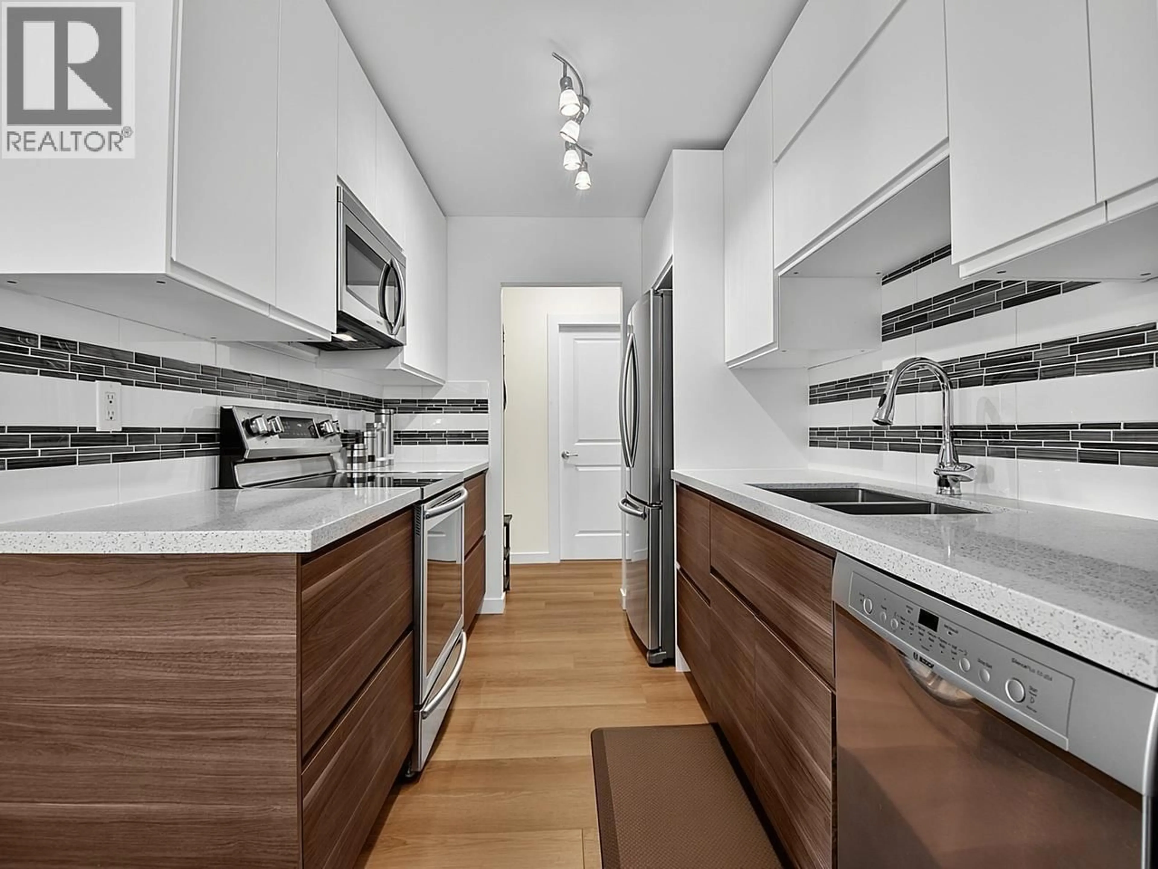 Standard kitchen, unknown for 330 - 1844 7TH AVENUE, Vancouver British Columbia V6J1S8