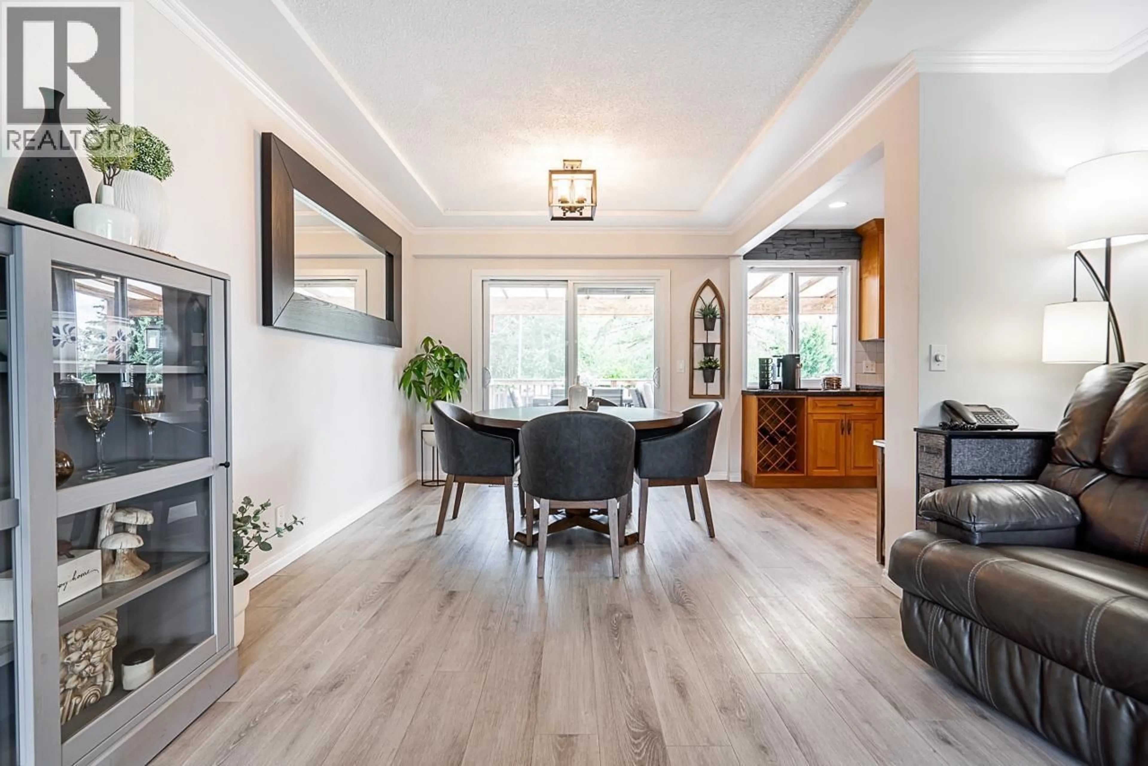 Dining room, wood/laminate floor for 207 MUNDY STREET, Coquitlam British Columbia V3K5M1