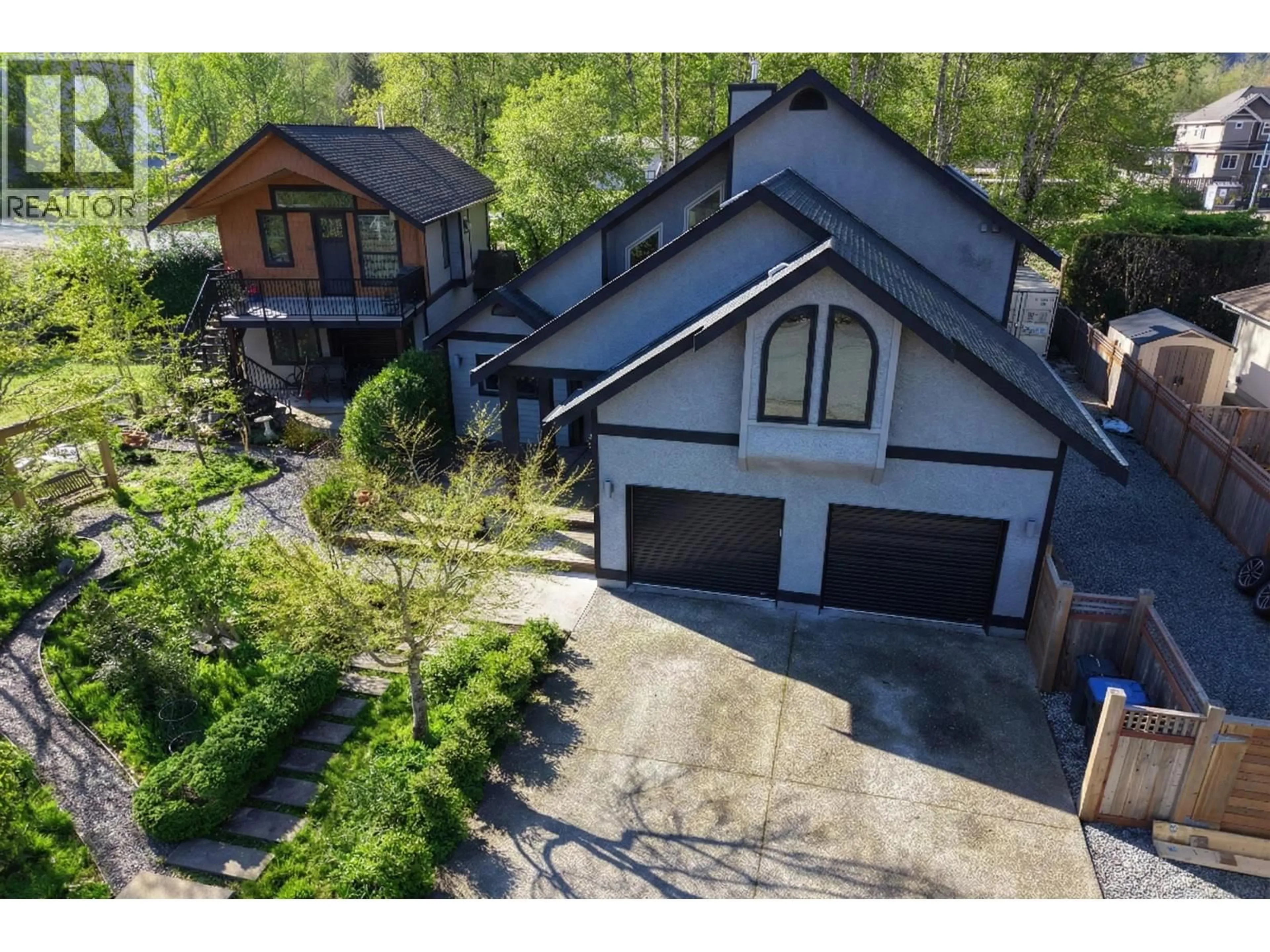 A pic from outside/outdoor area/front of a property/back of a property/a pic from drone, unknown for 41281 MEADOW AVENUE, Squamish British Columbia V0N1T0