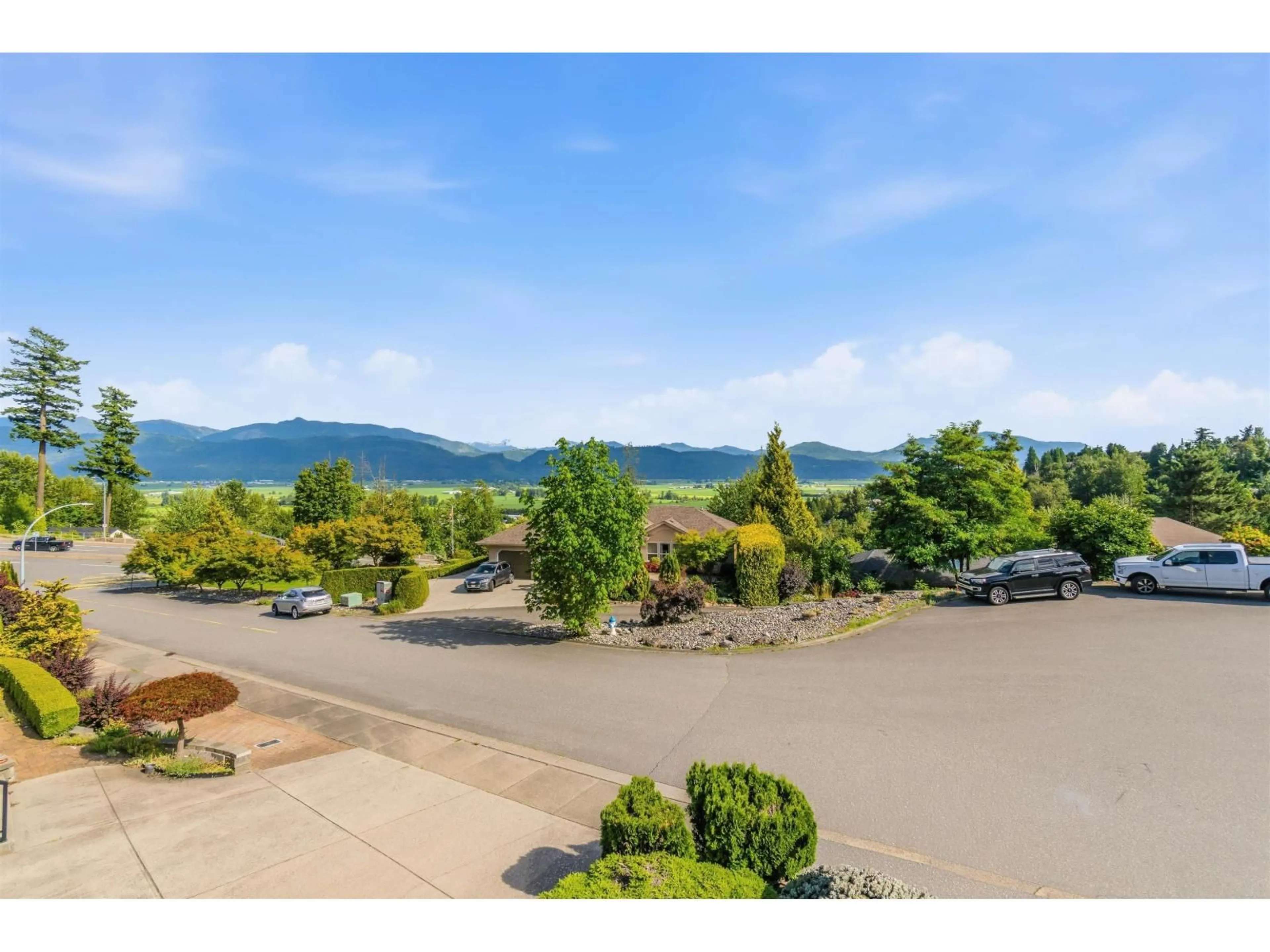 A pic from outside/outdoor area/front of a property/back of a property/a pic from drone, water/lake/river/ocean view for 36021 SPYGLASS COURT, Abbotsford British Columbia V3G2W7