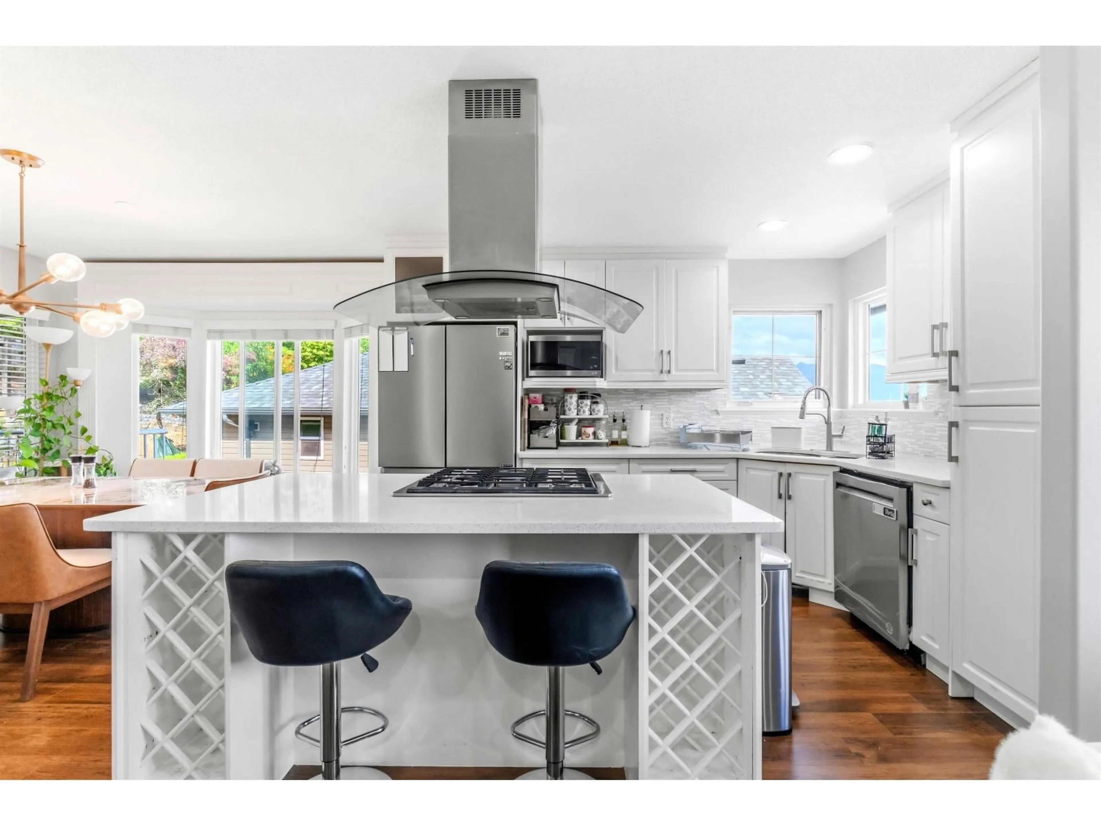 Open concept kitchen, ceramic/tile floor for 36021 SPYGLASS COURT, Abbotsford British Columbia V3G2W7