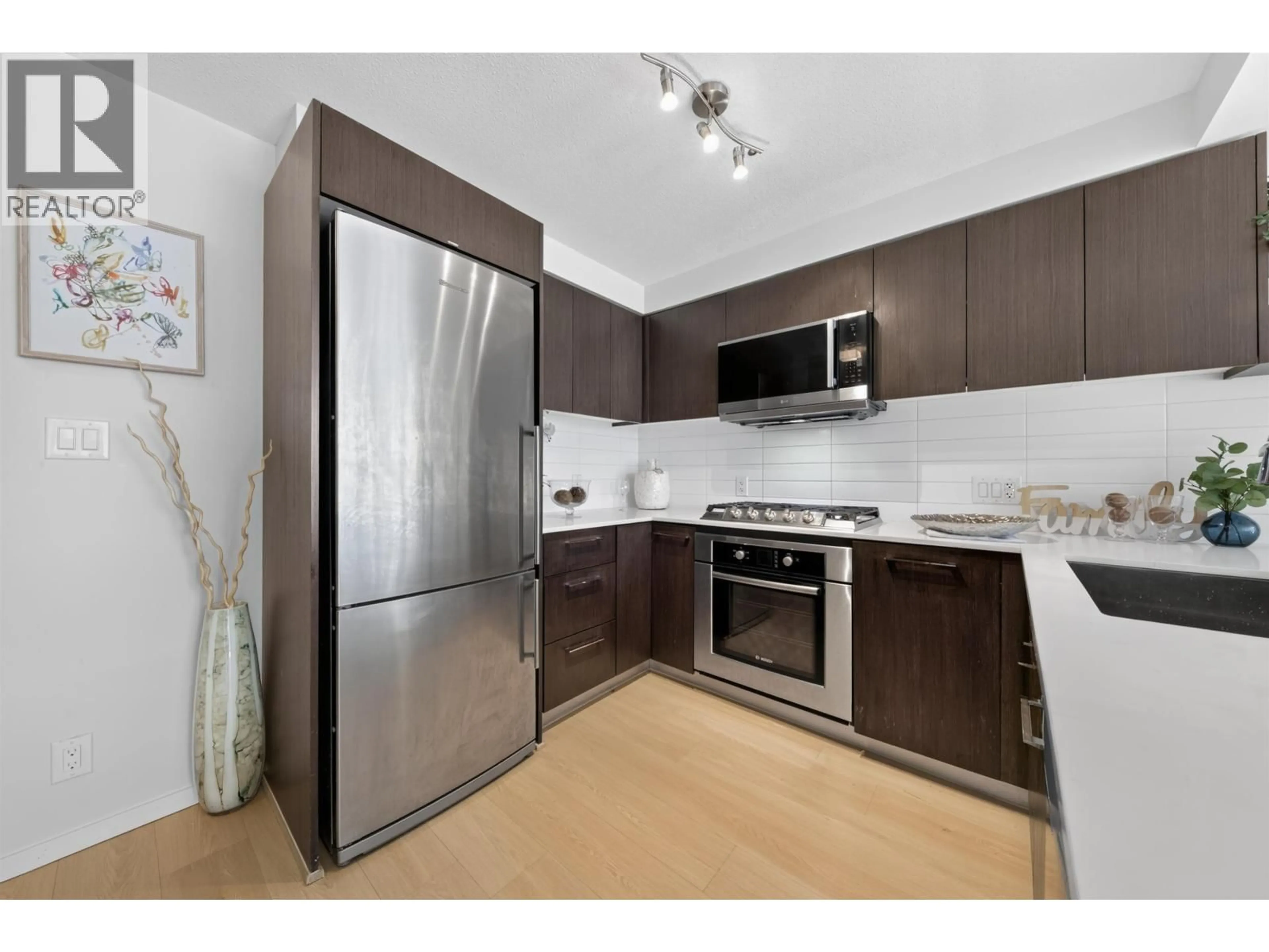 Standard kitchen, unknown for 916 - 7988 ACKROYD ROAD, Richmond British Columbia V6X0K6