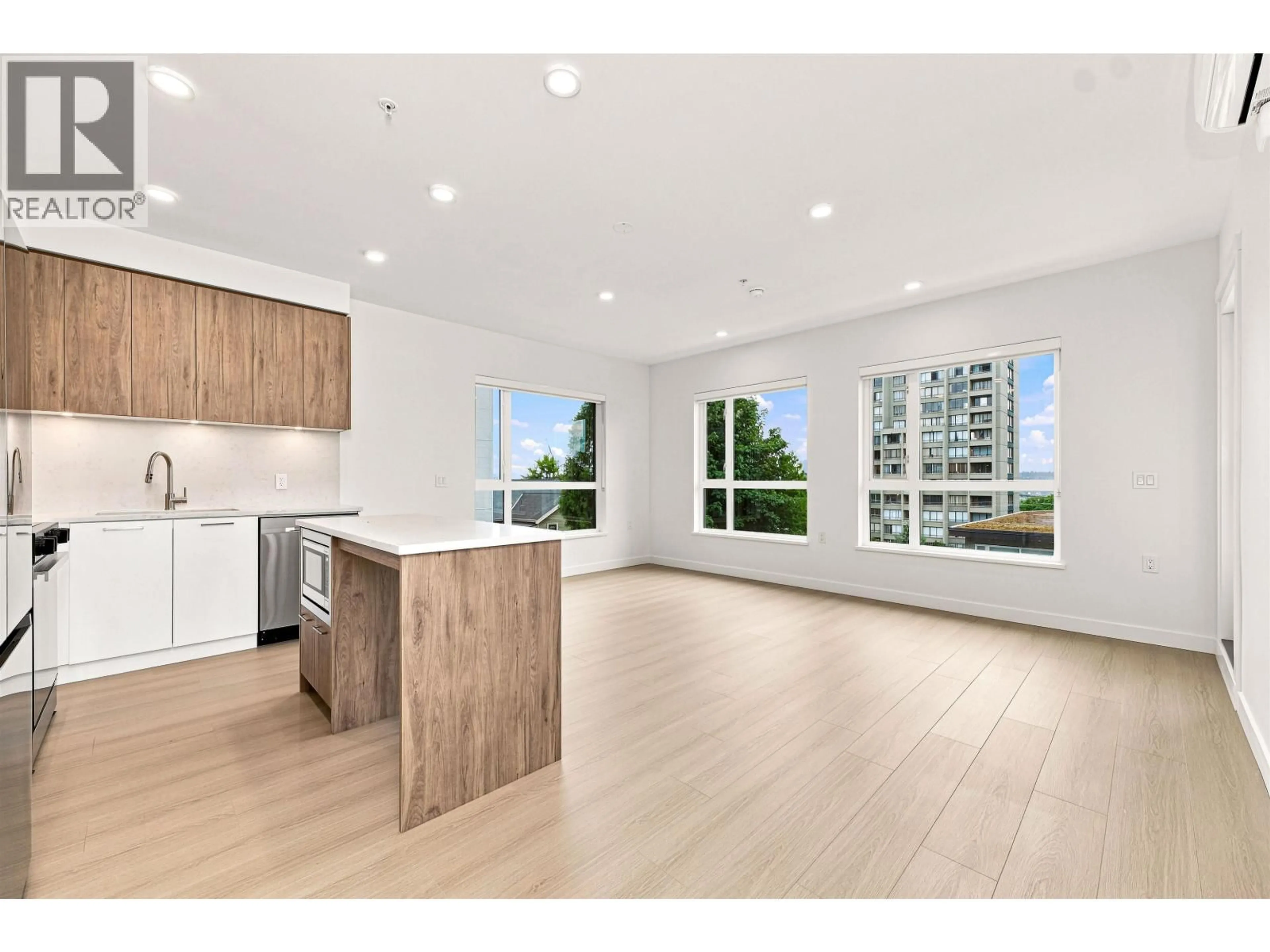 Open concept kitchen, wood/laminate floor for 229 - 82 FIRST STREET, New Westminster British Columbia V3L0L8