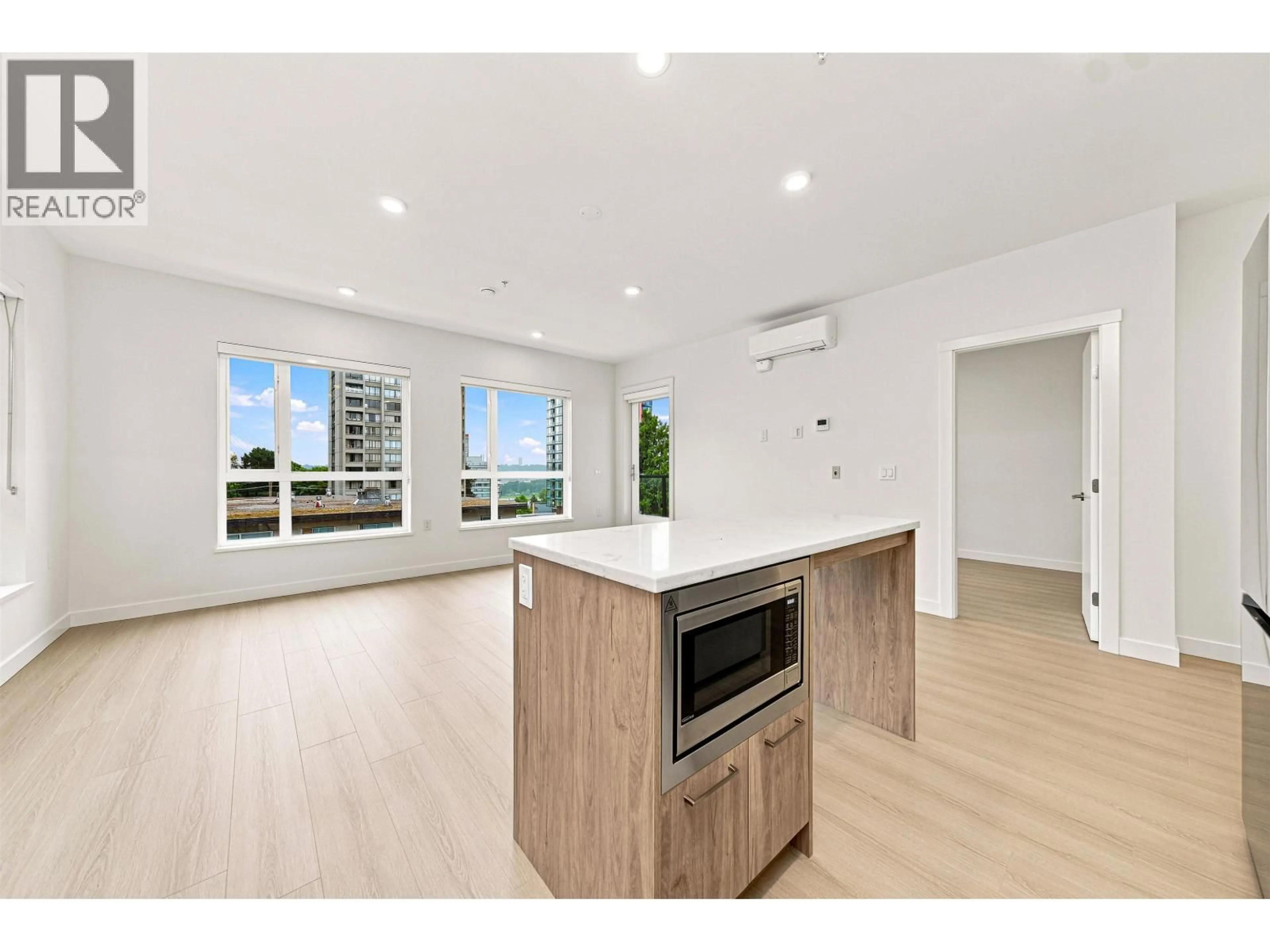 Open concept kitchen, unknown for 229 - 82 FIRST STREET, New Westminster British Columbia V3L0L8