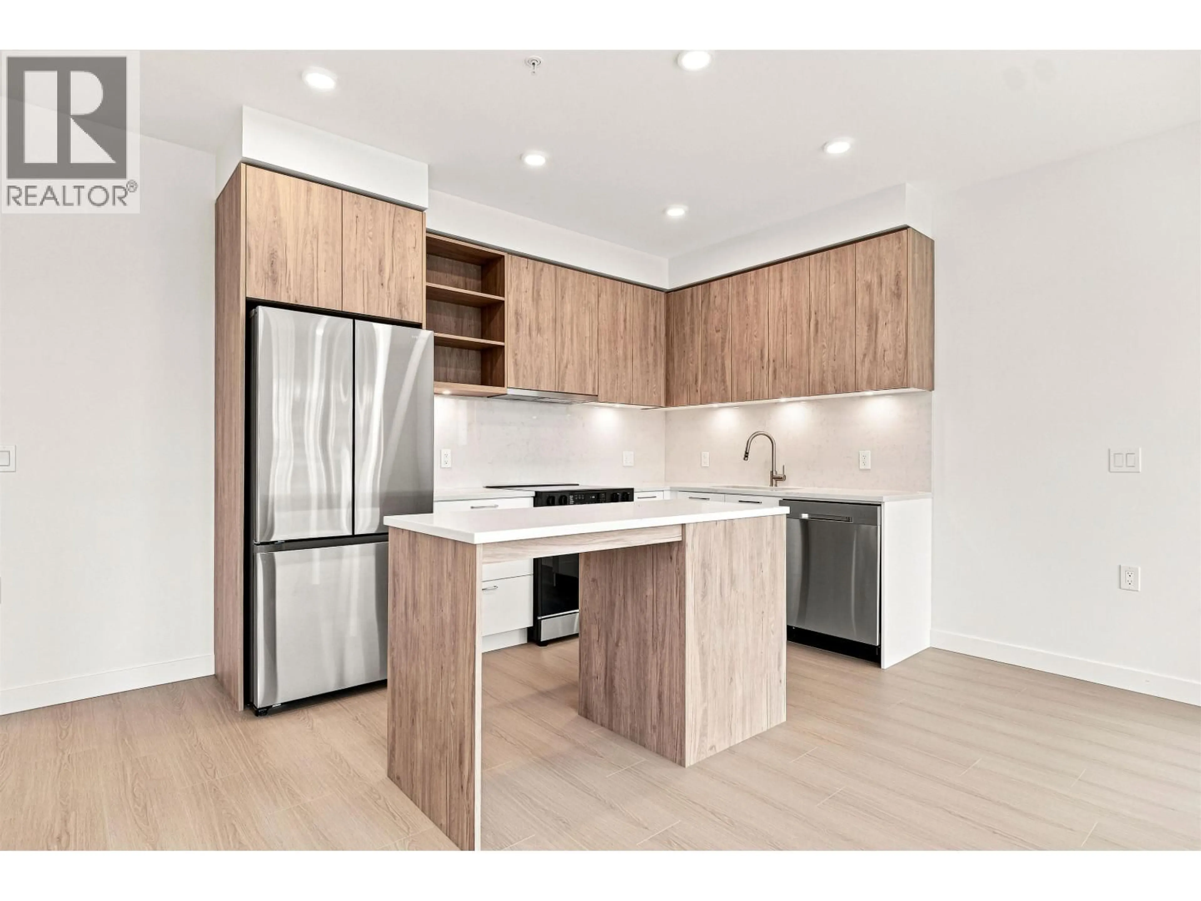Open concept kitchen, wood/laminate floor for 229 - 82 FIRST STREET, New Westminster British Columbia V3L0L8