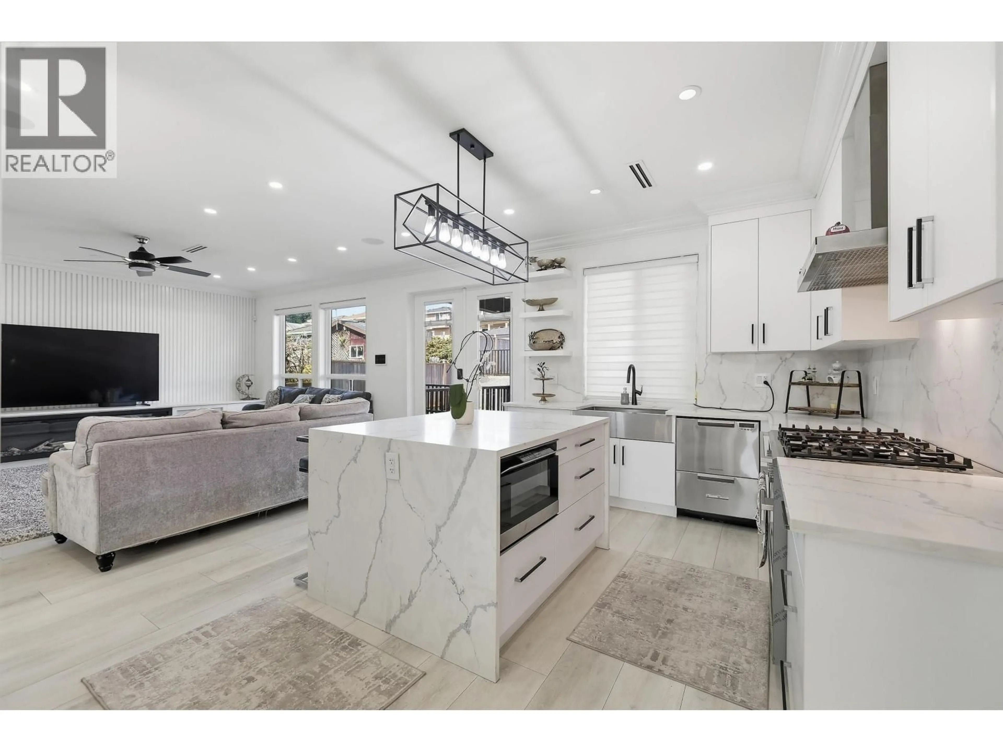 Open concept kitchen, ceramic/tile floor for 8061 11TH AVENUE, Burnaby British Columbia V3N2N8