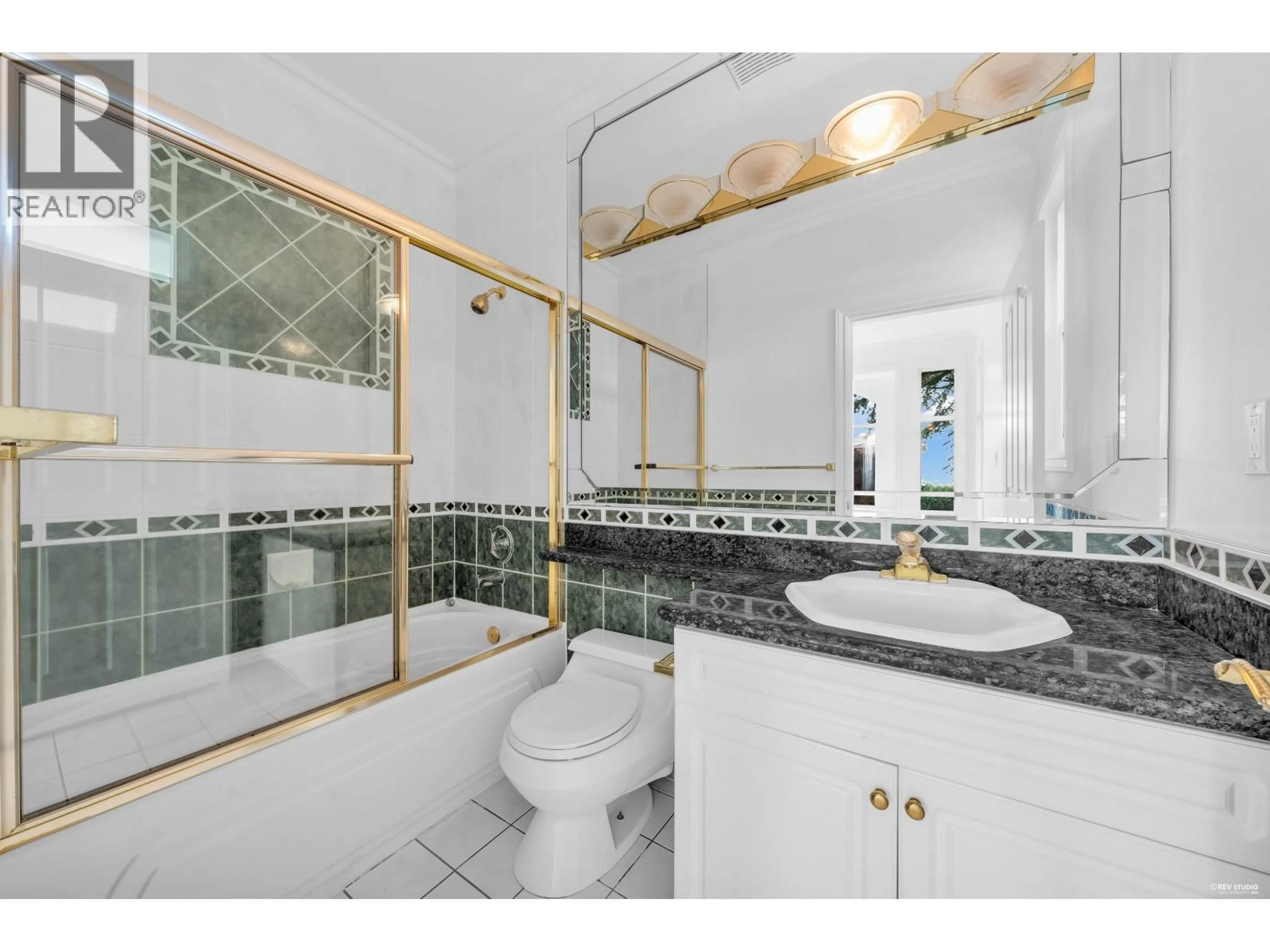 Standard bathroom, ceramic/tile floor for 6091 SELMA AVENUE, Burnaby British Columbia V5H3R1