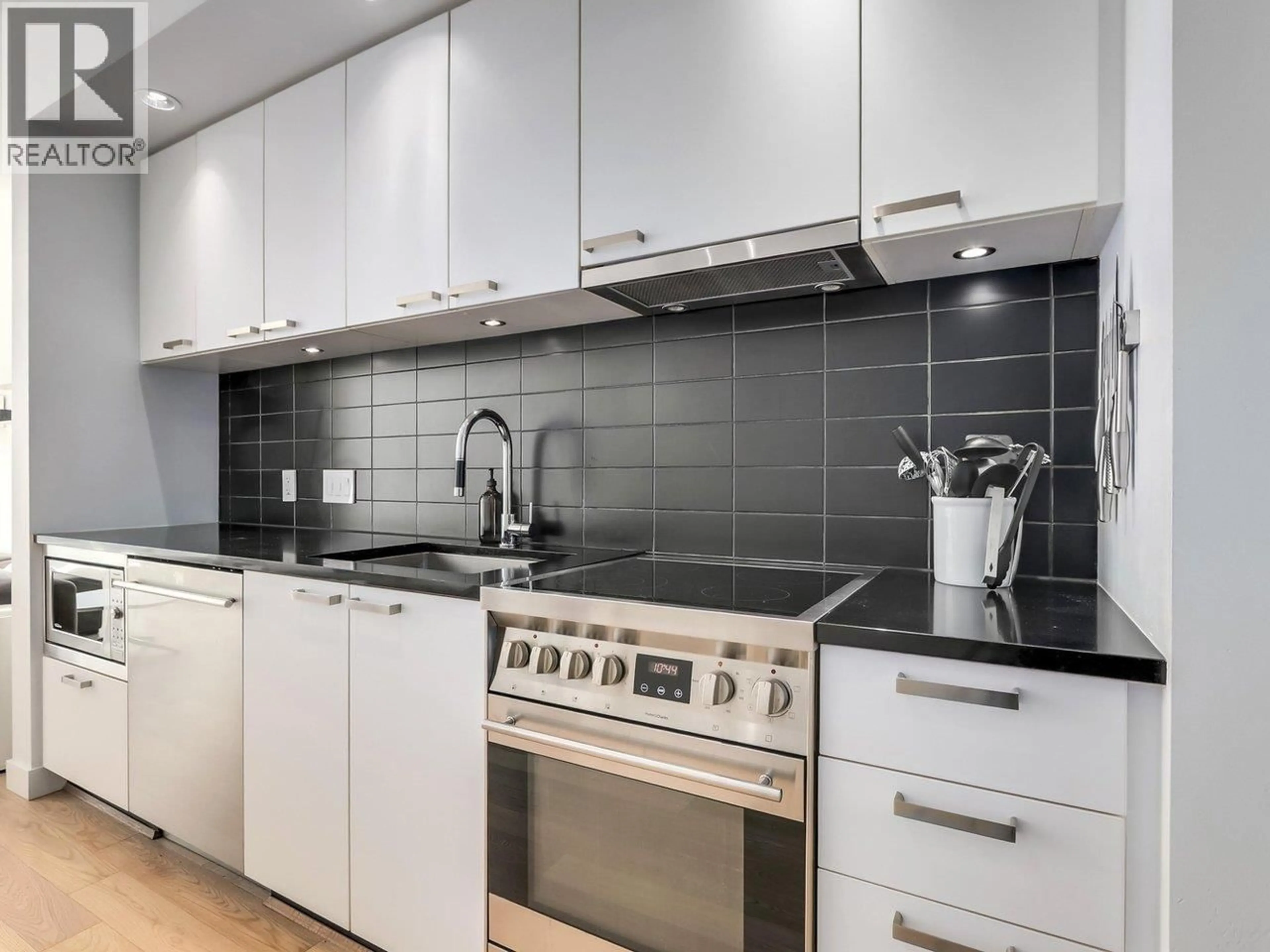 Standard kitchen, ceramic/tile floor for 312 - 557 CORDOVA STREET, Vancouver British Columbia V6A1L8