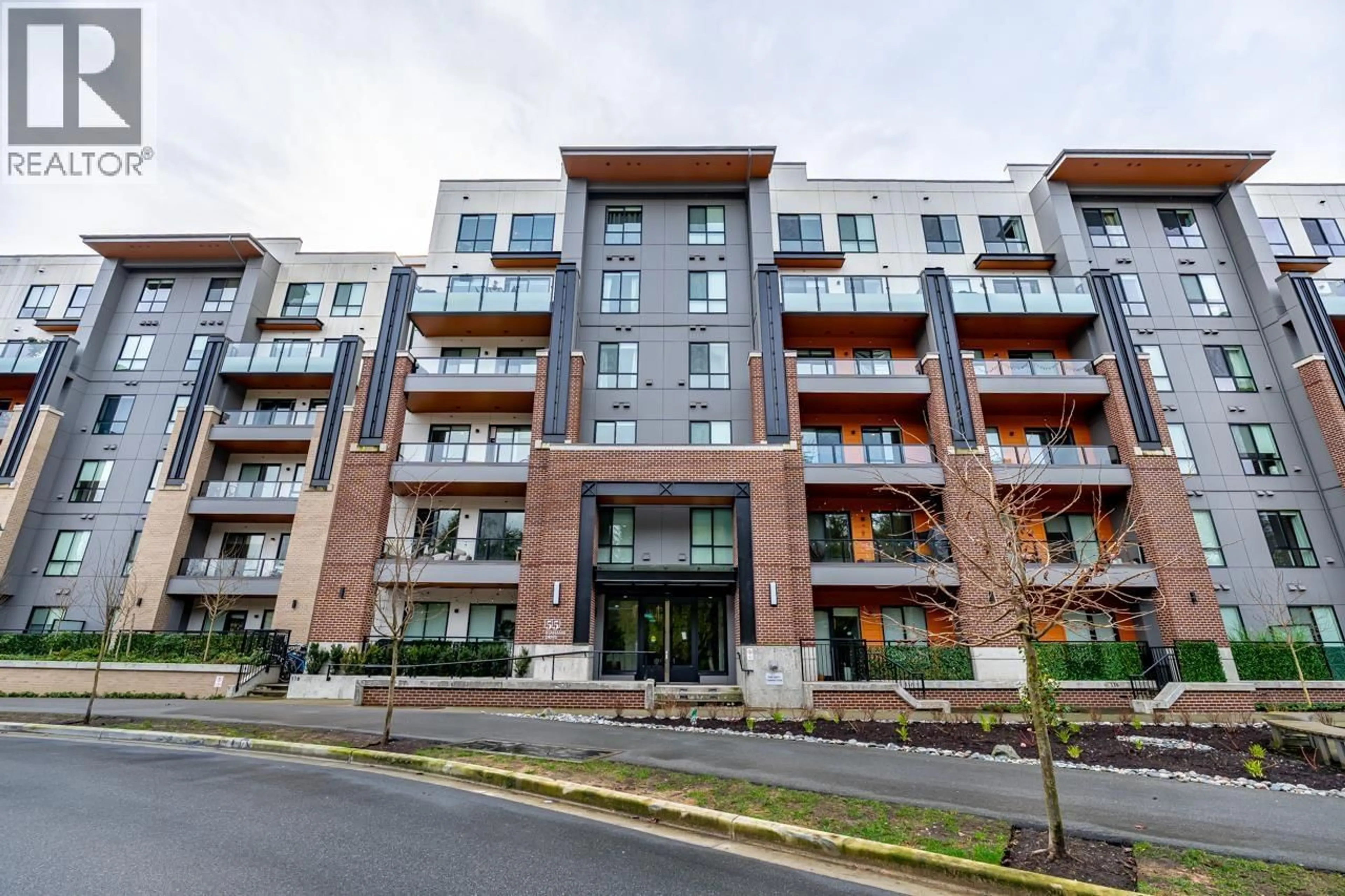 Patio, building for 231 - 55 KLAHANIE DRIVE, Port Moody British Columbia V3H0M9