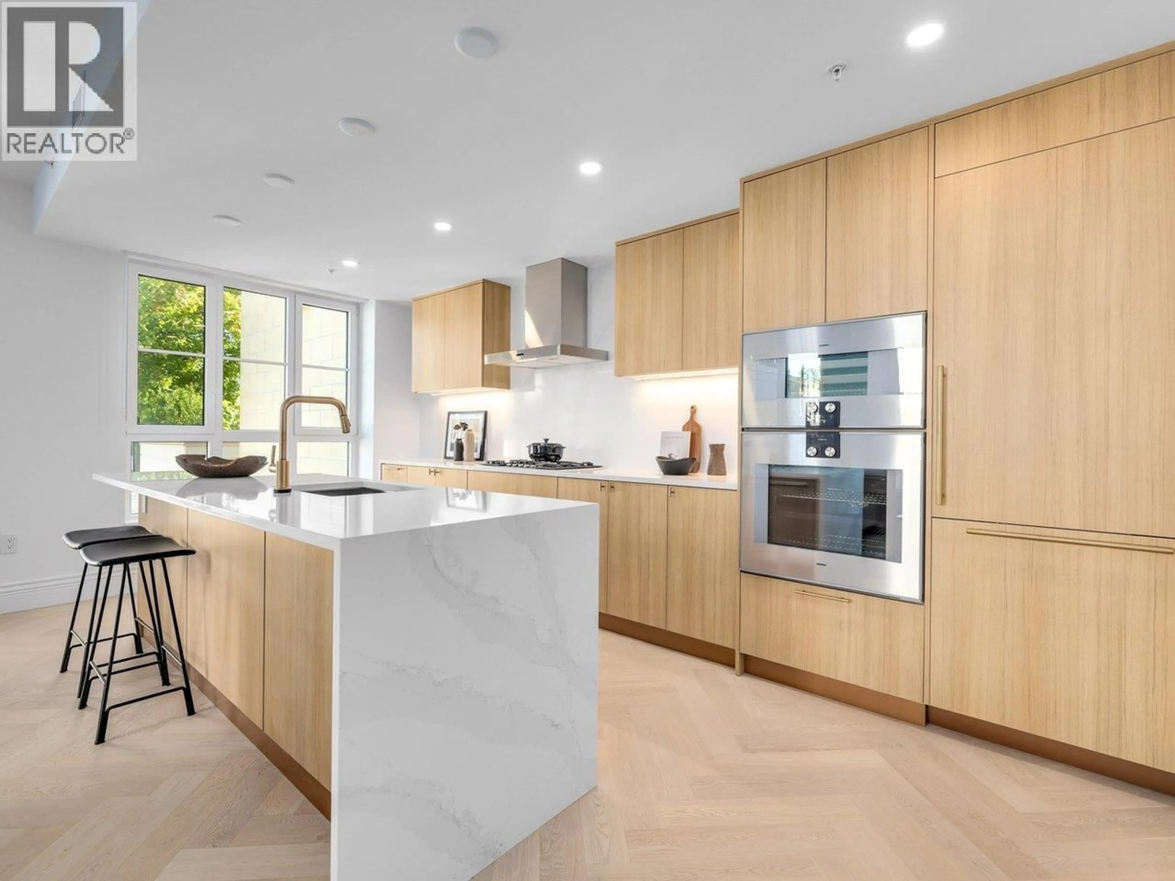 Contemporary kitchen, unknown for 203 - 2096 47TH AVENUE, Vancouver British Columbia V6M0E5