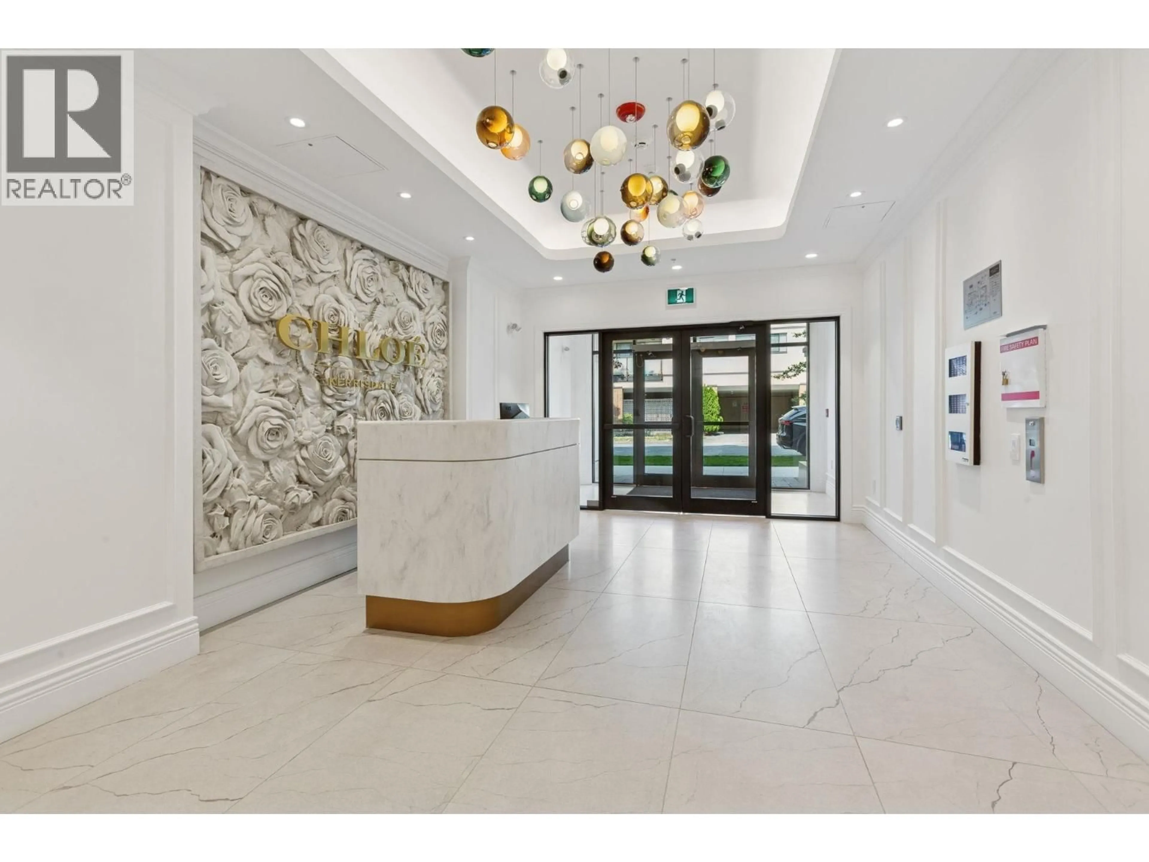 Indoor foyer for 303 - 2096 47TH AVENUE, Vancouver British Columbia V6M0E5